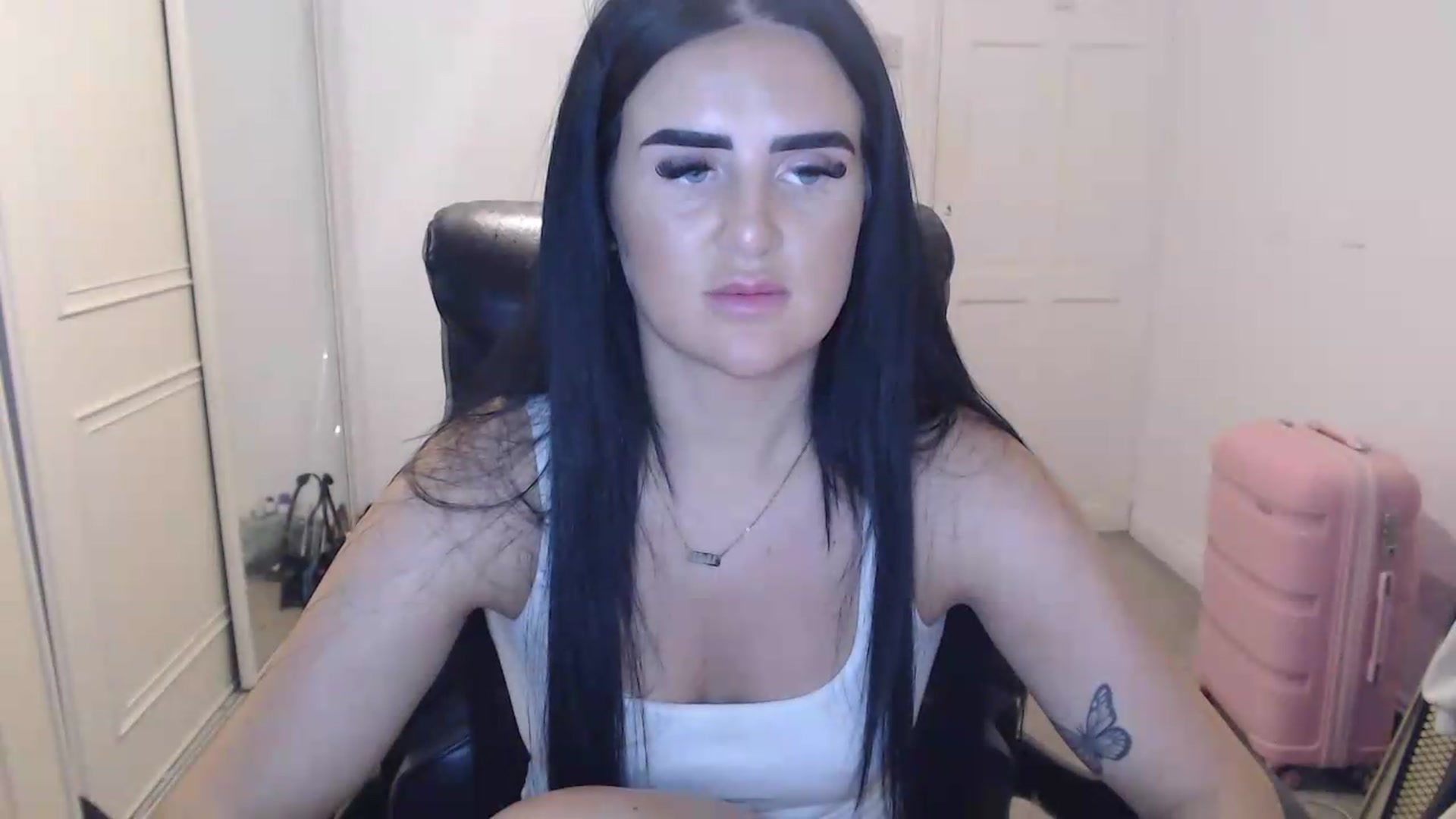 Gallery image thumbnail from Crystal_MFC's myfreecams stream on, 07/27/2026, 21:52 image 19 of 20