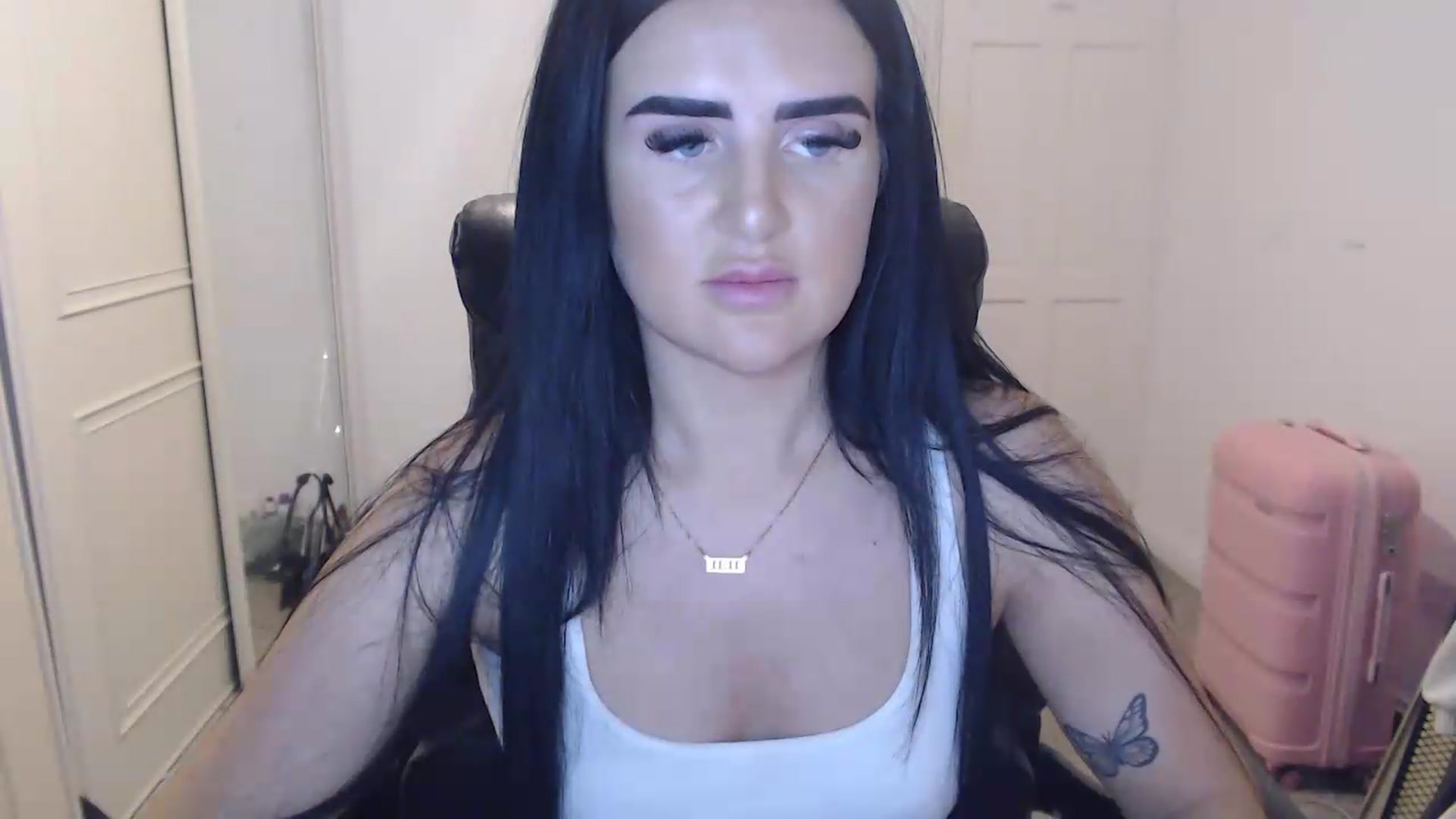 Gallery image thumbnail from Crystal_MFC's myfreecams stream on, 07/27/2026, 21:52 image 6 of 20