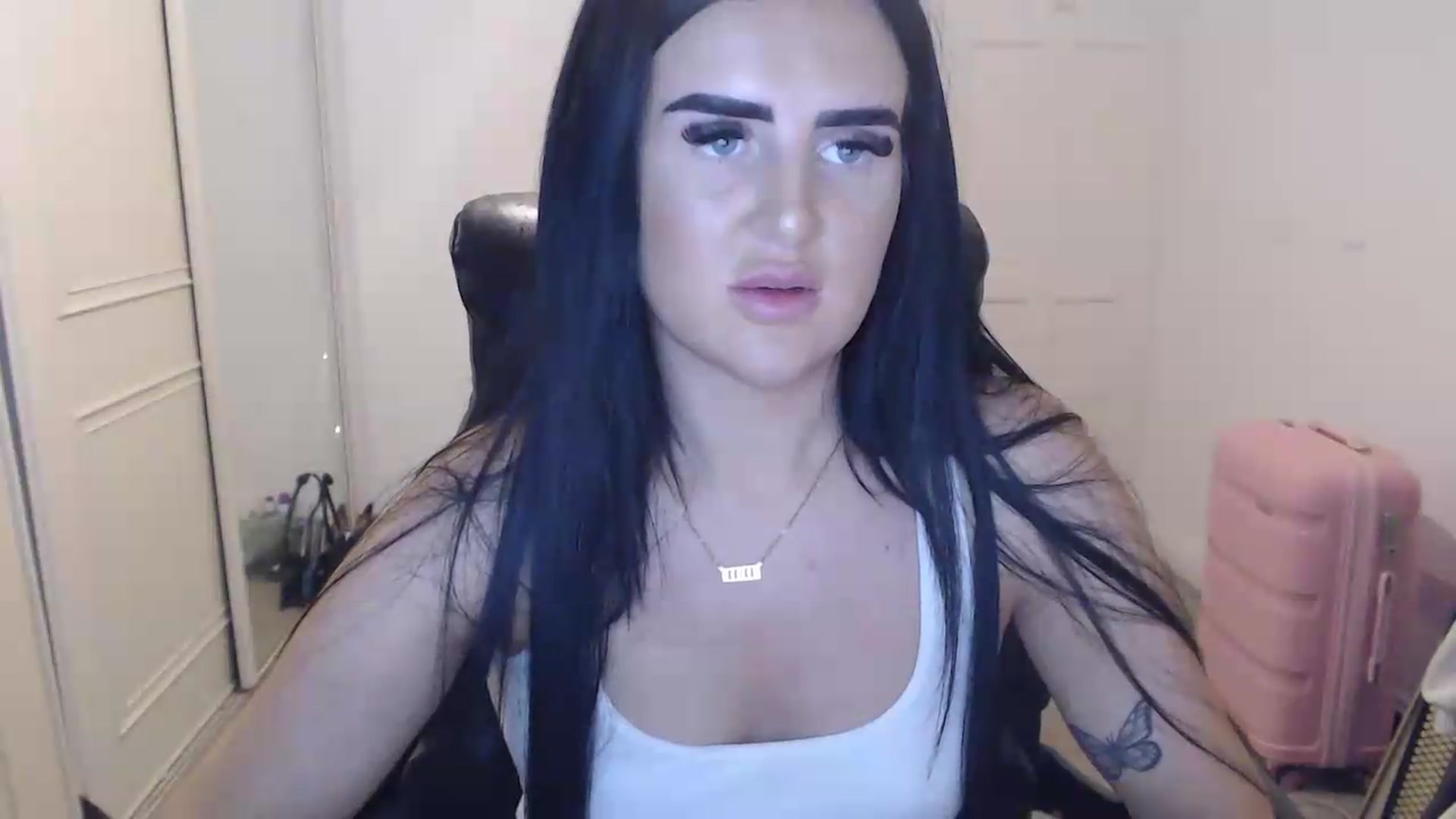 Gallery image thumbnail from Crystal_MFC's myfreecams stream on, 07/27/2026, 21:52 image 8 of 20