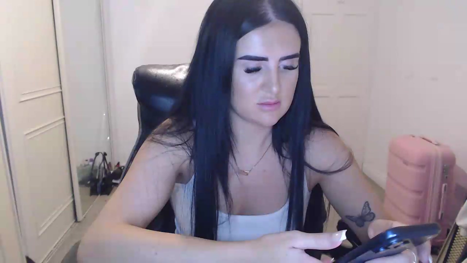 Gallery image thumbnail from Crystal_MFC's myfreecams stream on, 07/27/2026, 21:52 image 13 of 20