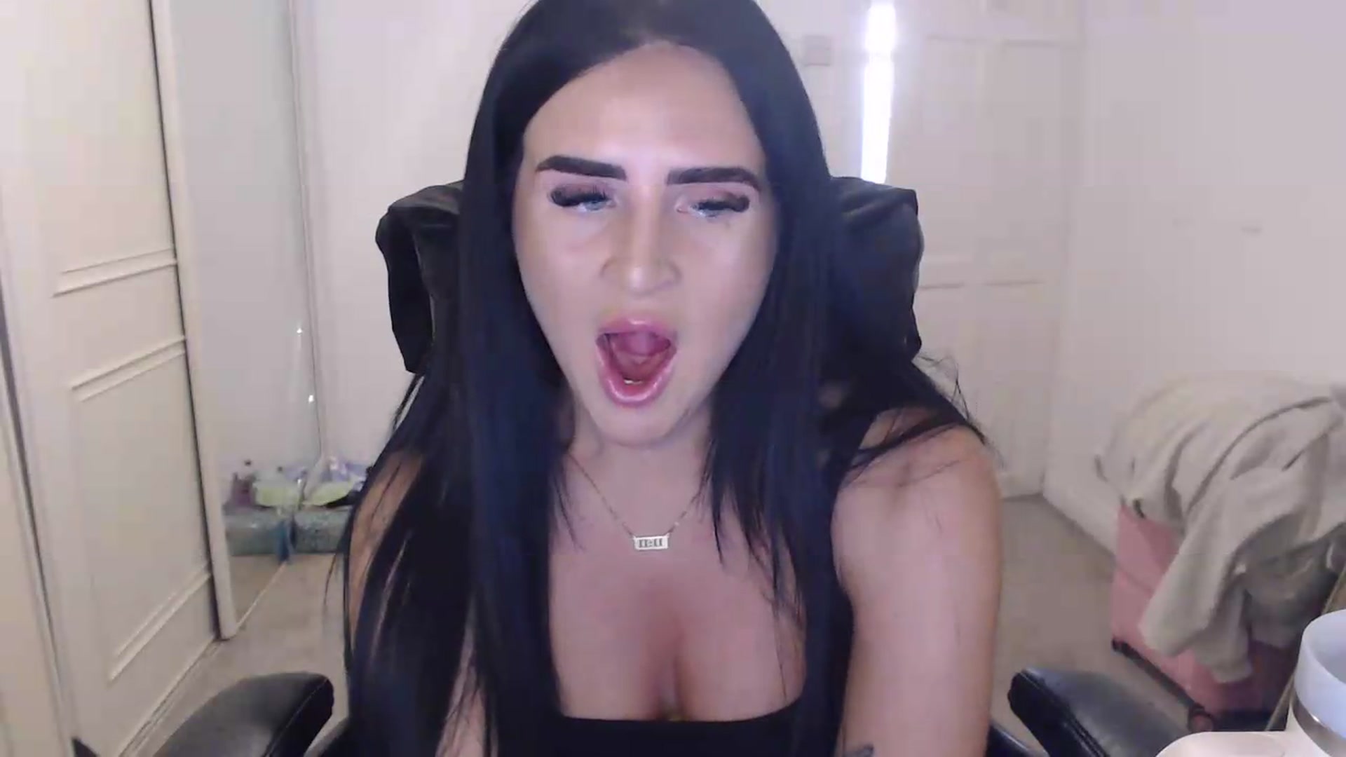 Gallery image thumbnail from Crystal_MFC's myfreecams stream on, 07/28/2026, 19:43 image 18 of 20