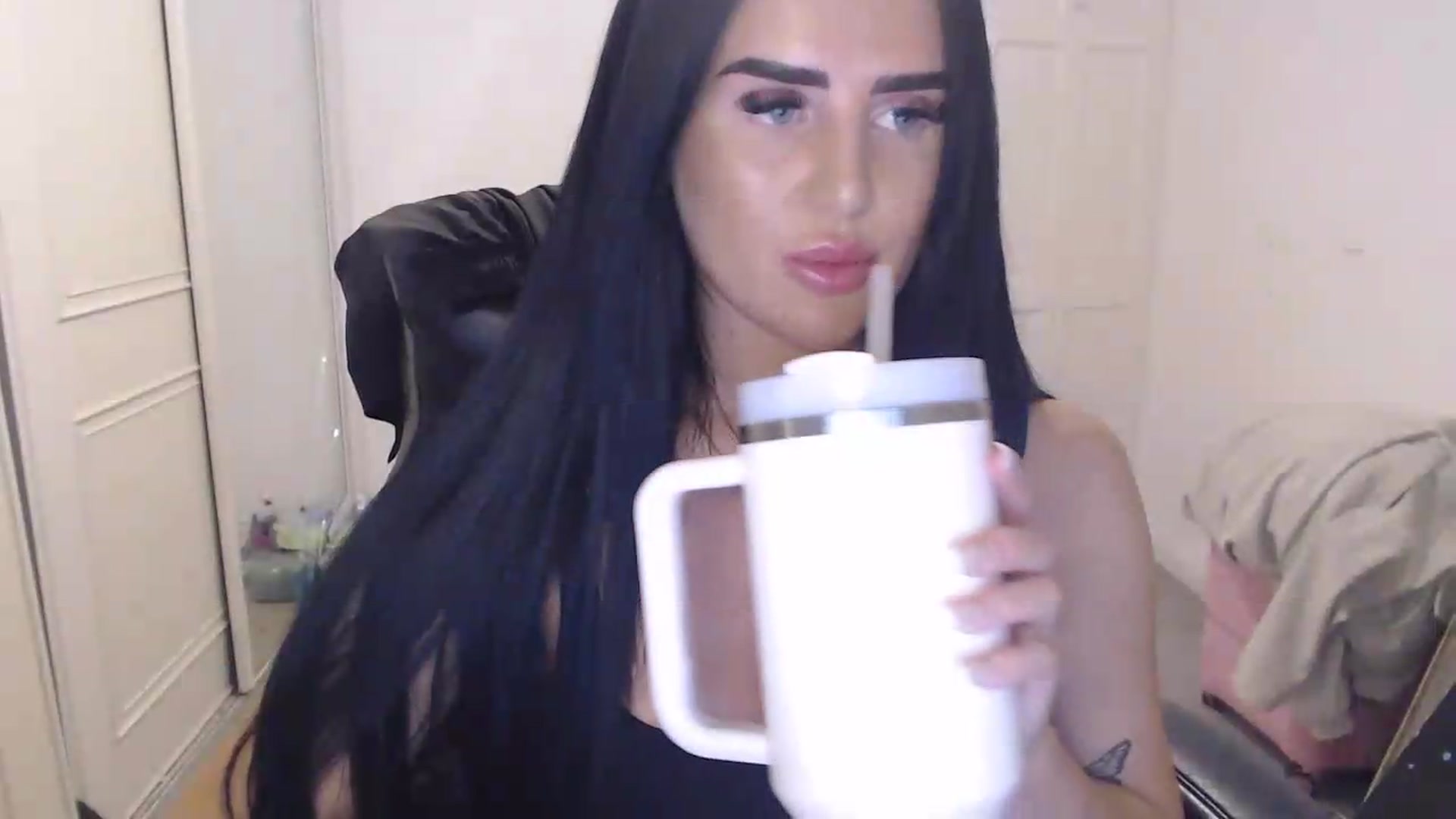 Gallery image thumbnail from Crystal_MFC's myfreecams stream on, 07/28/2026, 19:43 image 2 of 20