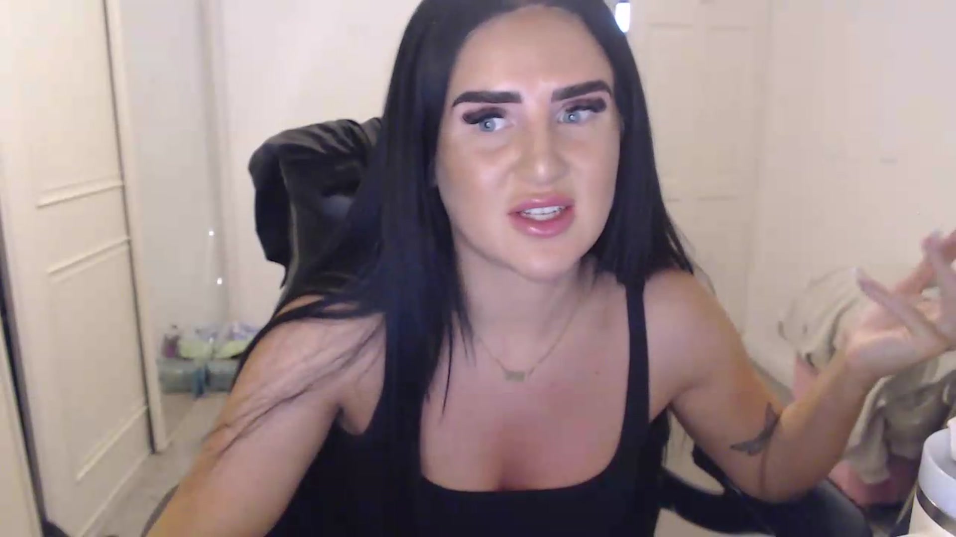 Gallery image thumbnail from Crystal_MFC's myfreecams stream on, 07/28/2026, 20:17 image 12 of 20