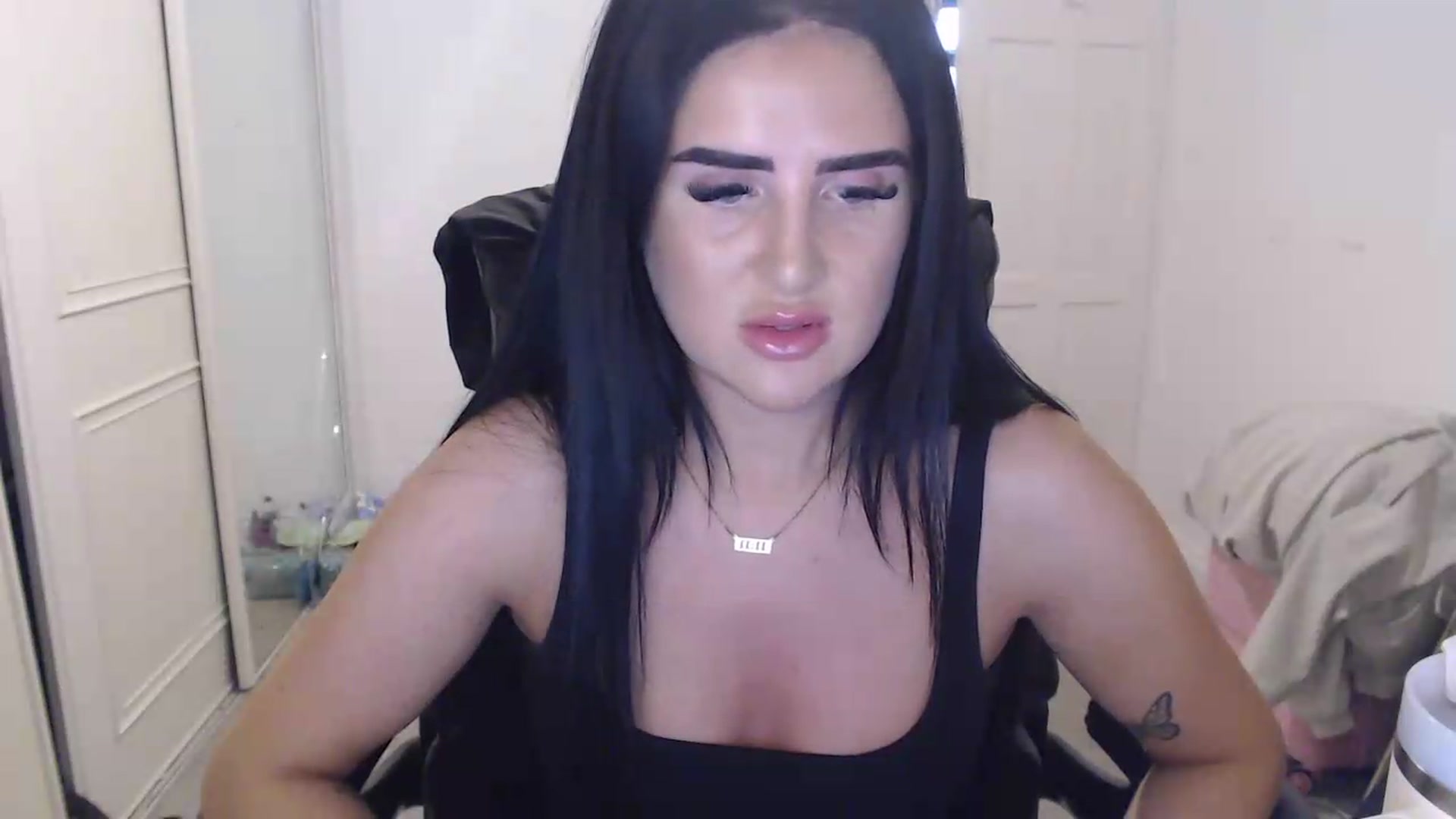 Gallery image thumbnail from Crystal_MFC's myfreecams stream on, 07/28/2026, 20:17 image 4 of 20