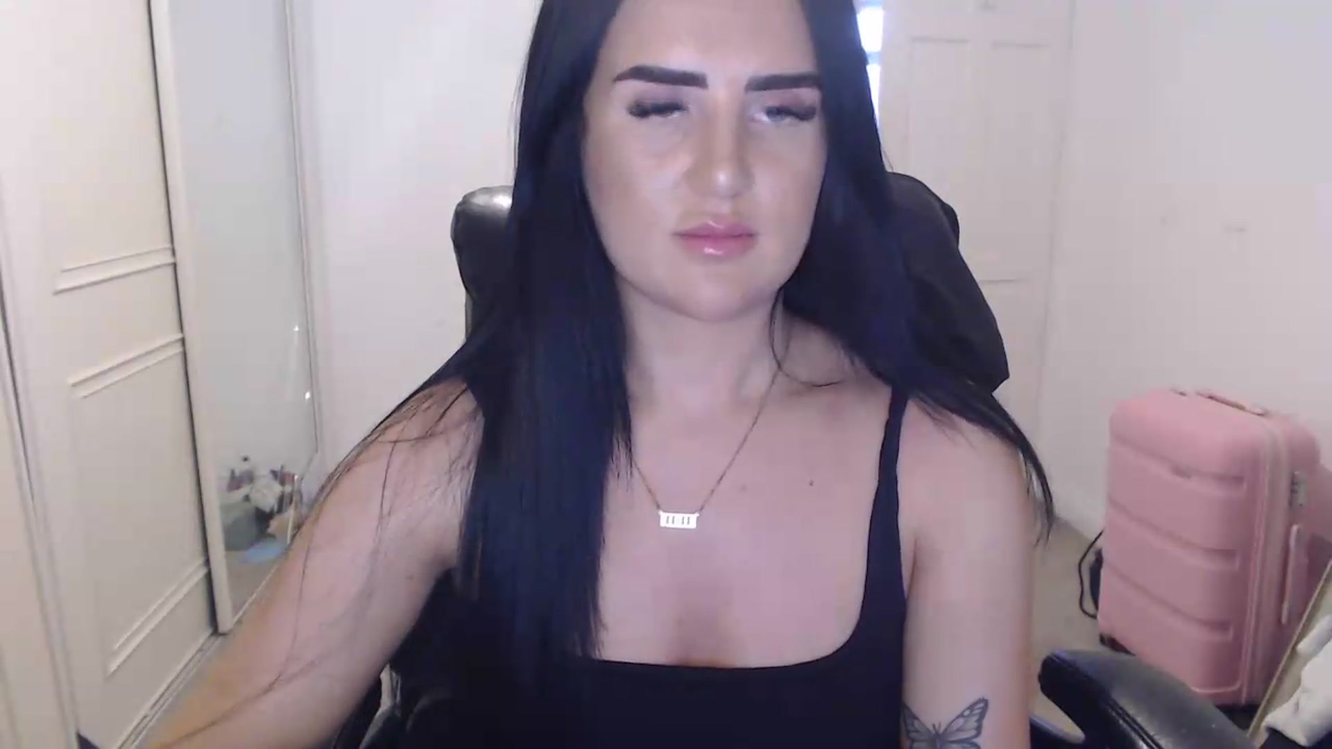 Gallery image thumbnail from Crystal_MFC's myfreecams stream on, 07/29/2026, 19:22 image 3 of 20