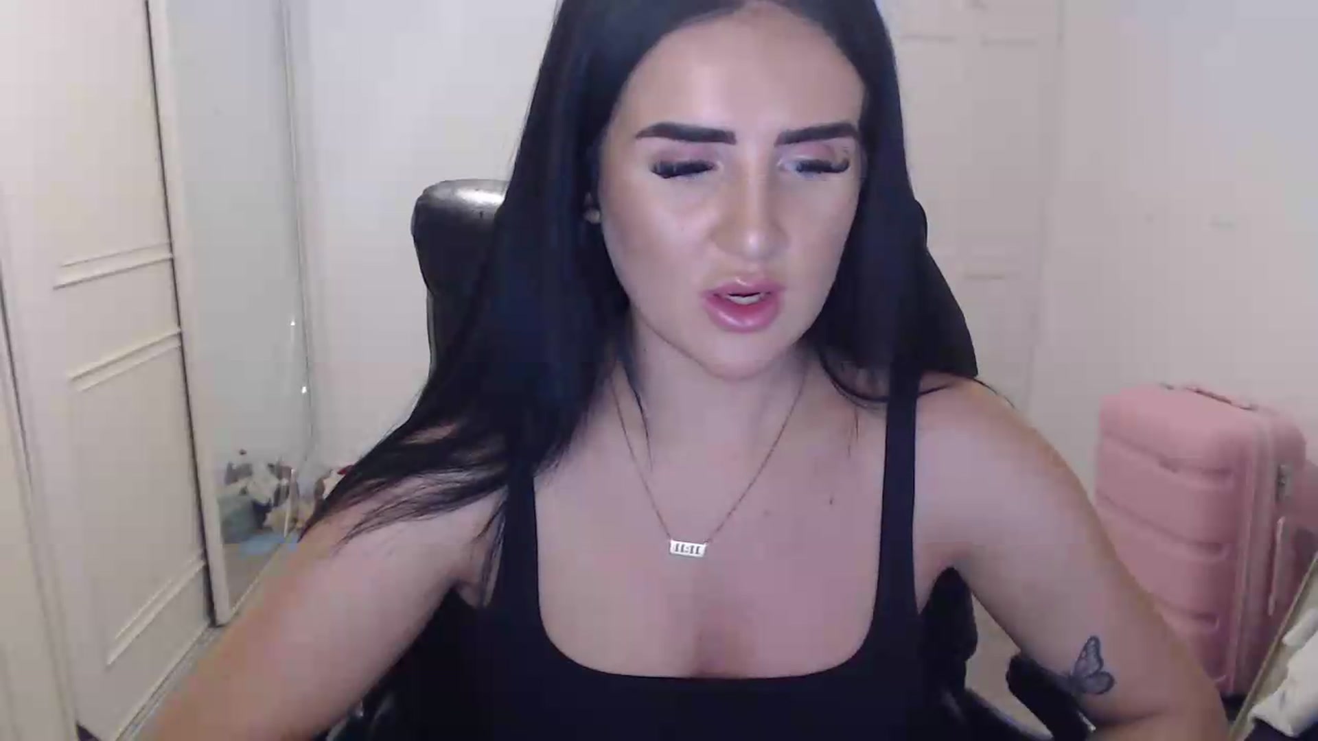 Gallery image thumbnail from Crystal_MFC's myfreecams stream on, 07/29/2026, 19:22 image 14 of 20