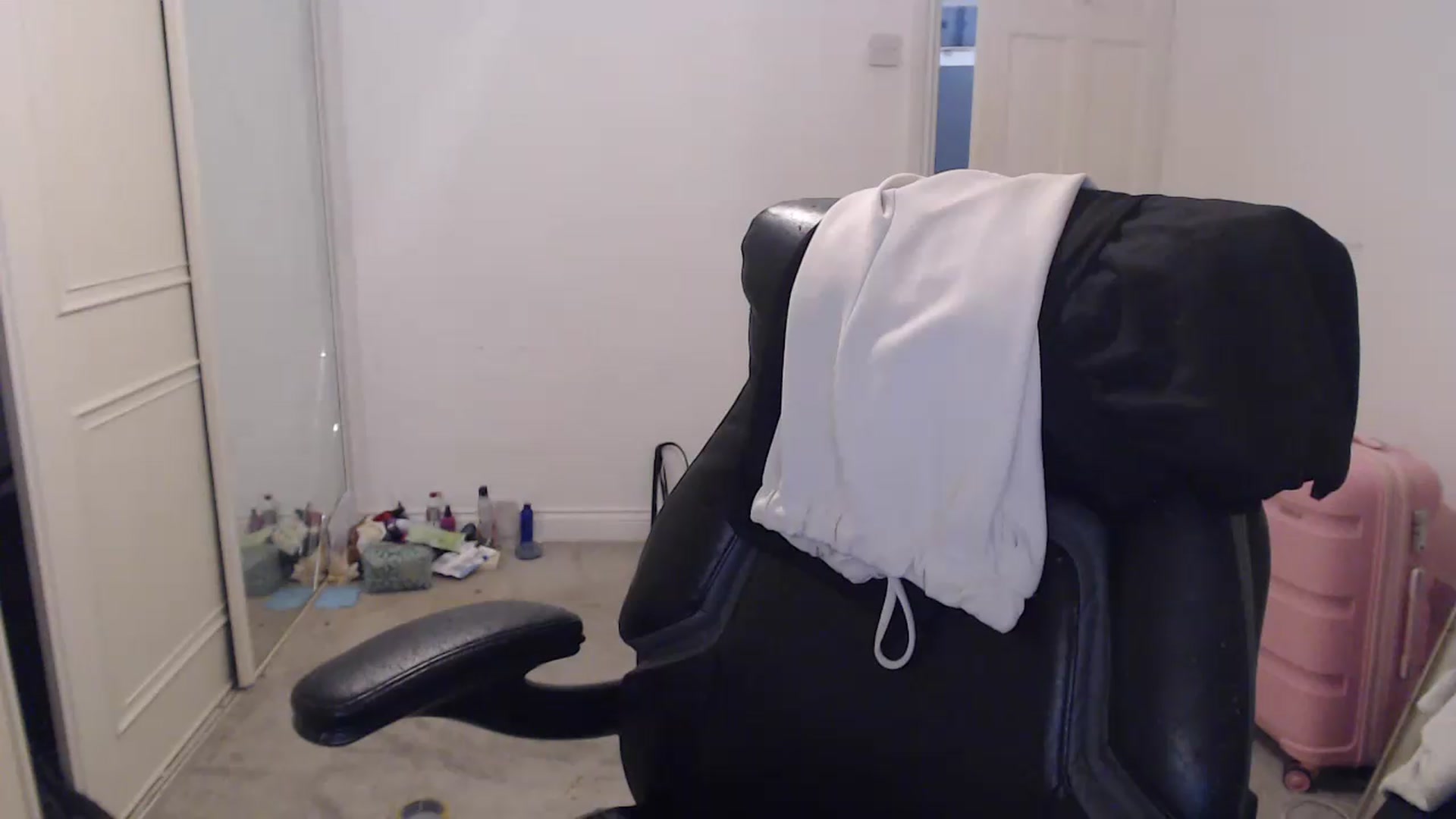 Gallery image thumbnail from Crystal_MFC's myfreecams stream on, 07/29/2026, 21:08 image 16 of 20