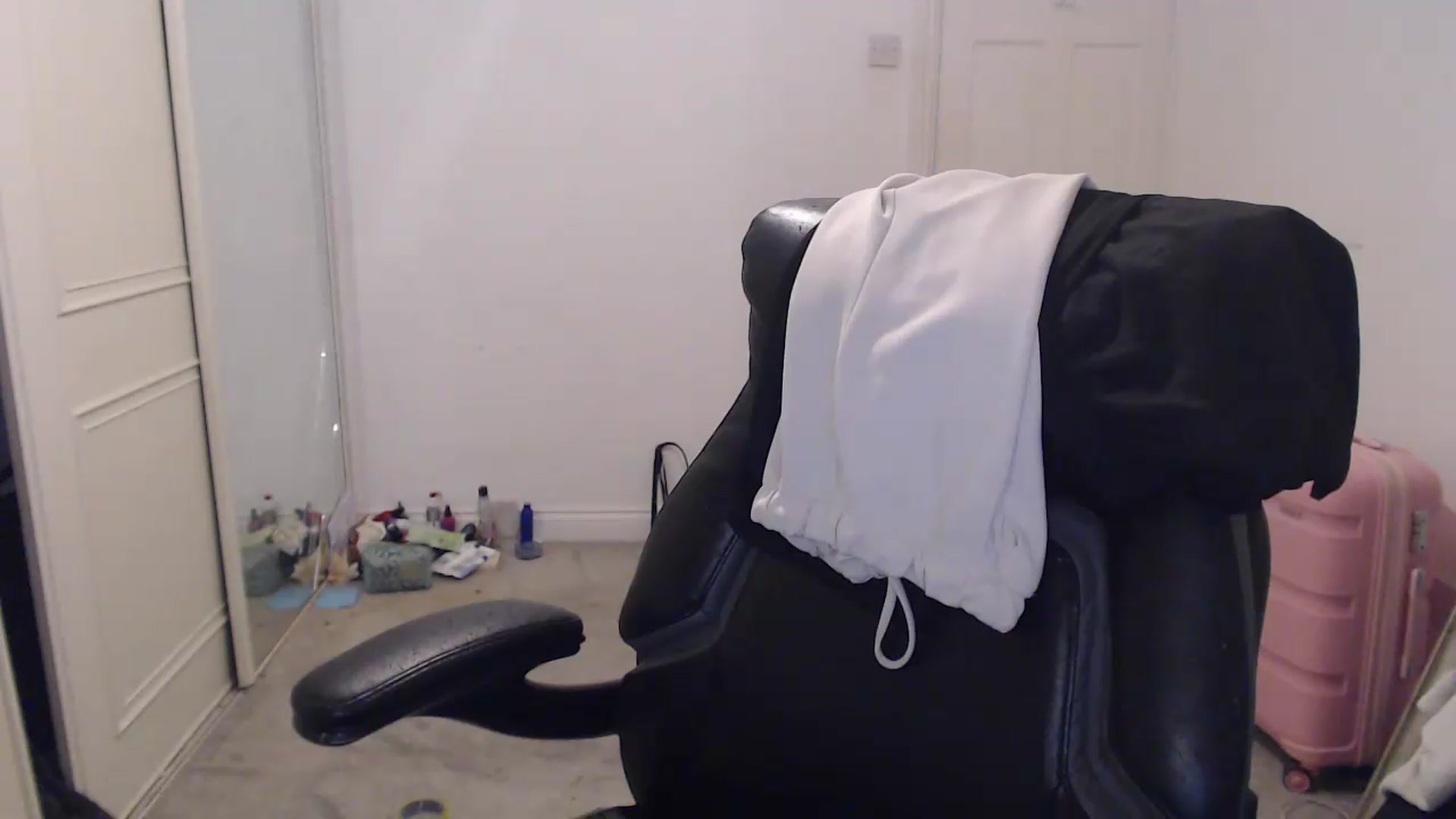 Gallery image thumbnail from Crystal_MFC's myfreecams stream on, 07/29/2026, 21:08 image 17 of 20