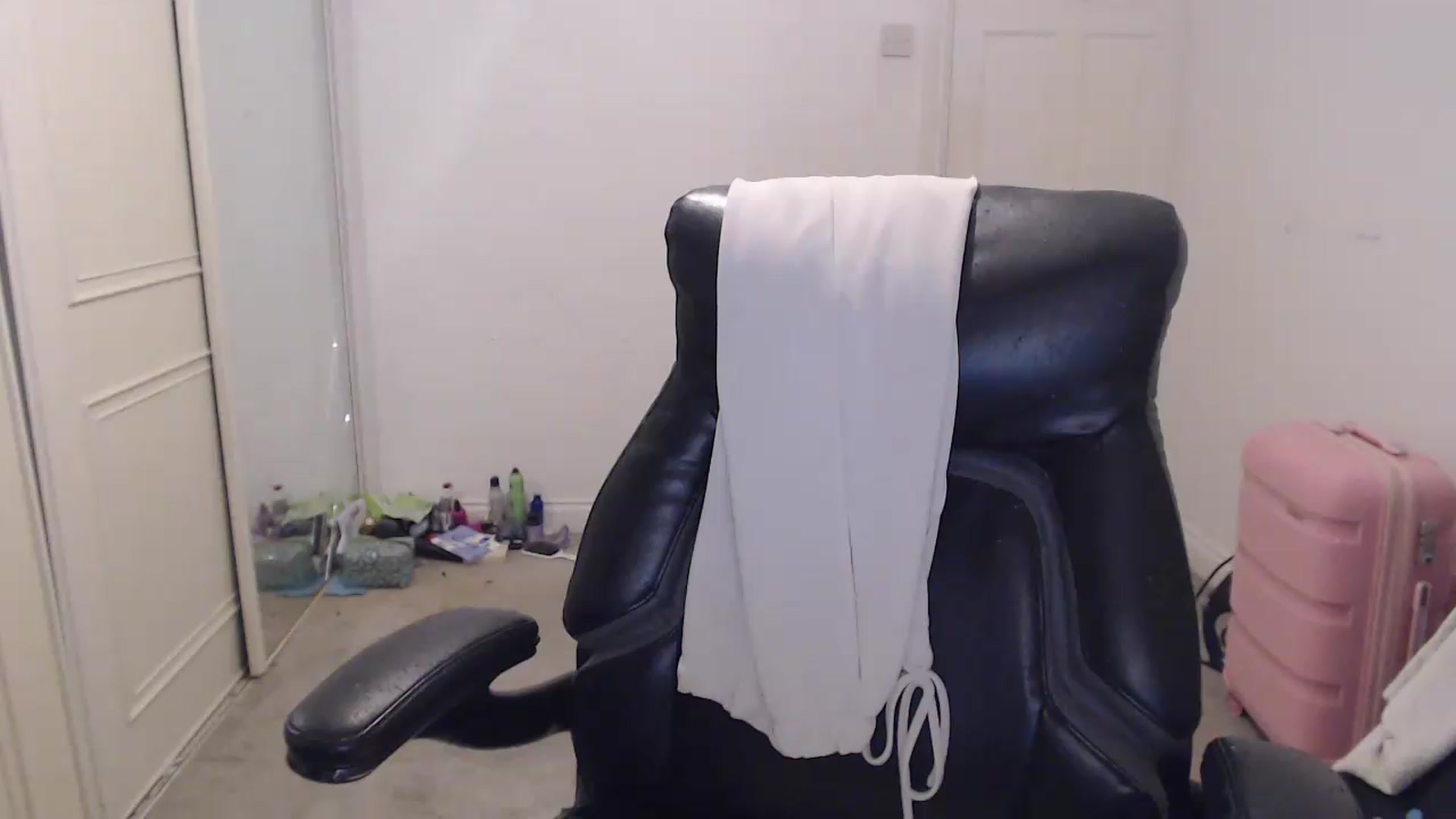 Gallery image thumbnail from Crystal_MFC's myfreecams stream on, 07/30/2026, 21:30 image 6 of 20