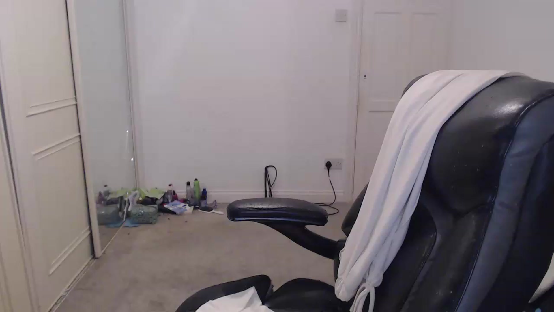 Gallery image thumbnail from Crystal_MFC's myfreecams stream on, 07/30/2026, 21:30 image 4 of 20