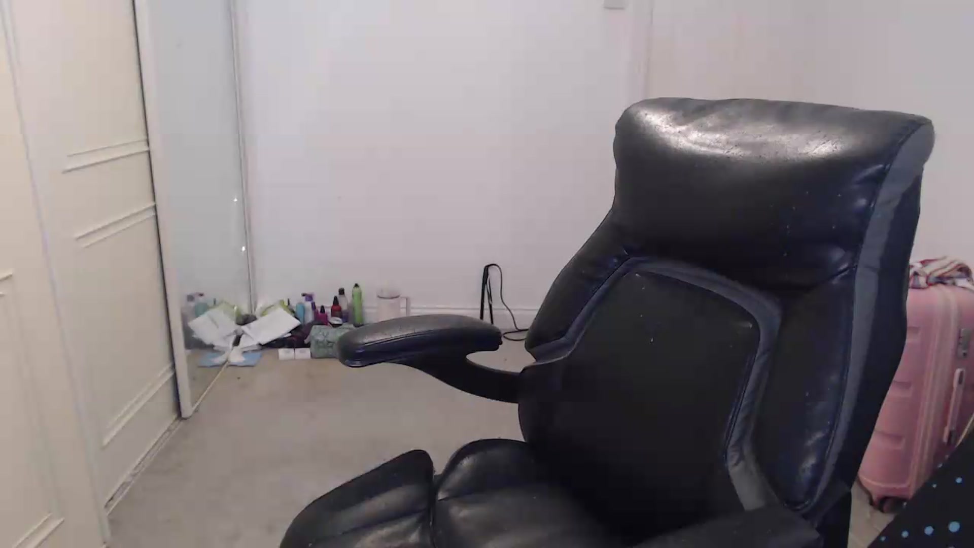 Gallery image thumbnail from Crystal_MFC's myfreecams stream on, 08/01/2026, 13:52 image 15 of 20