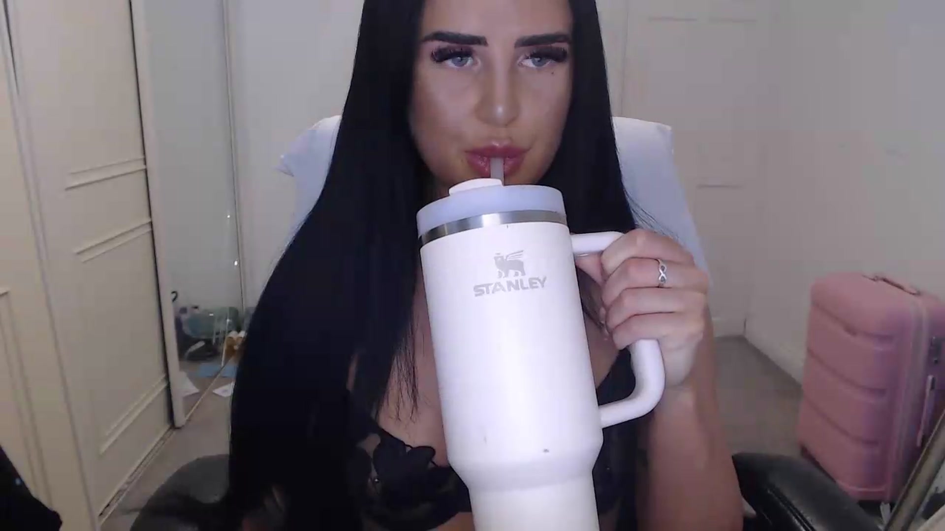 Gallery image thumbnail from Crystal_MFC's myfreecams stream on, 08/03/2026, 13:16 image 3 of 20