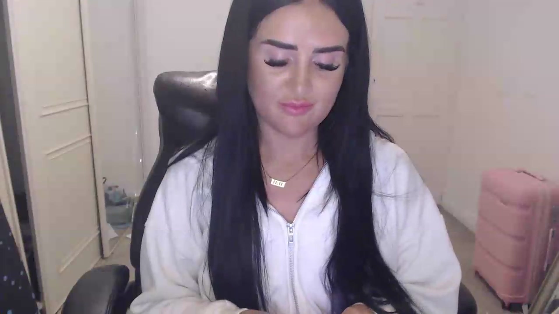 Gallery image thumbnail from Crystal_MFC's myfreecams stream on, 08/03/2026, 21:53 image 3 of 20