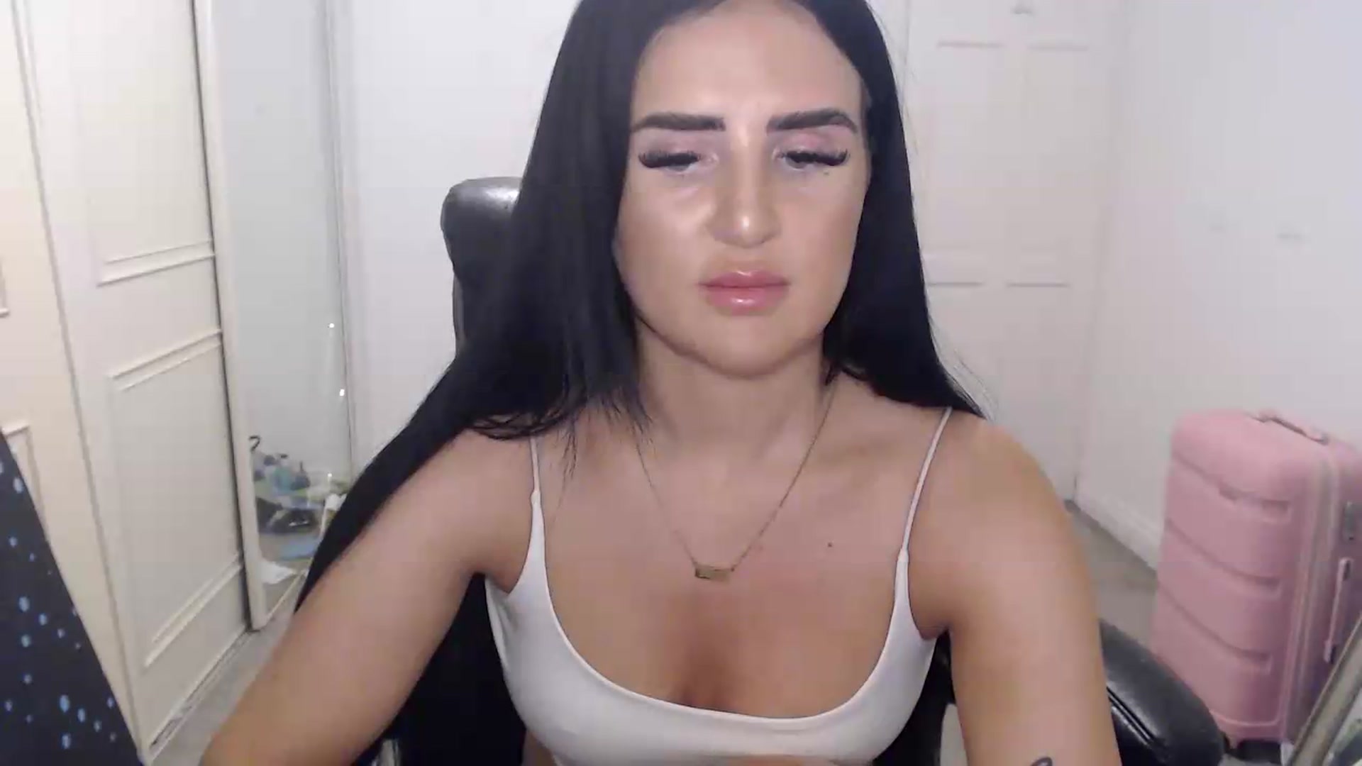 Gallery image thumbnail from Crystal_MFC's myfreecams stream on, 08/04/2026, 19:46 image 11 of 20