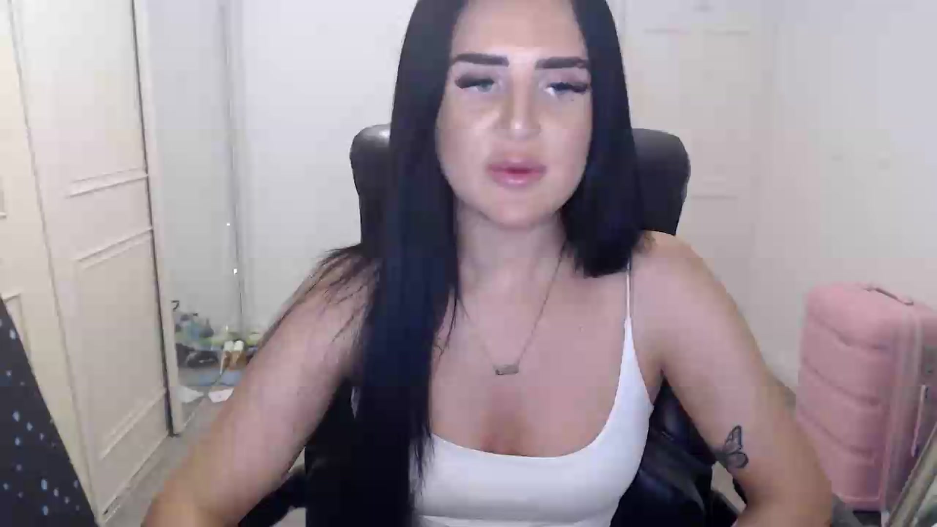 Gallery image thumbnail from Crystal_MFC's myfreecams stream on, 08/04/2026, 19:46 image 5 of 20