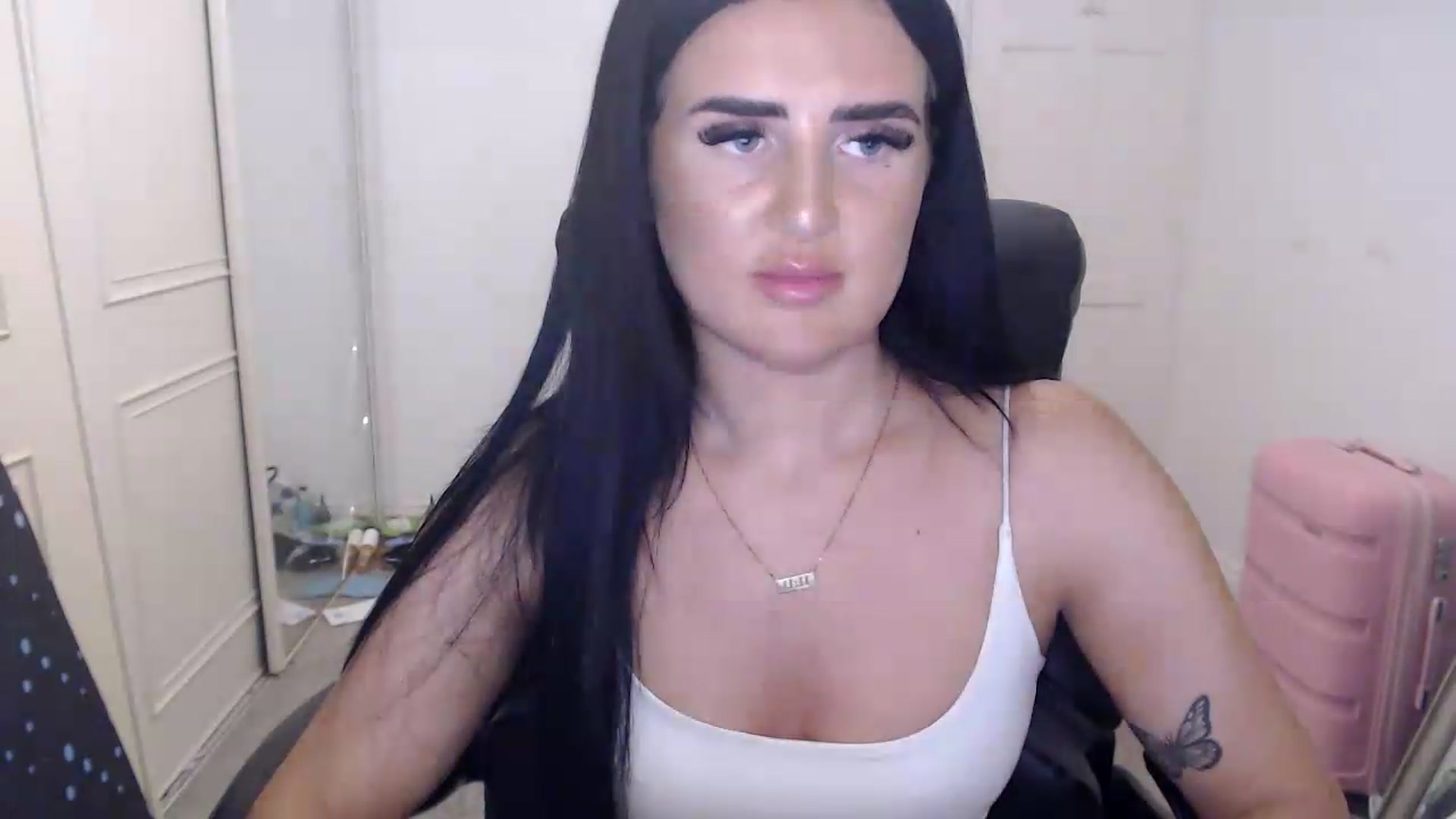 Gallery image thumbnail from Crystal_MFC's myfreecams stream on, 08/04/2026, 19:46 image 8 of 20