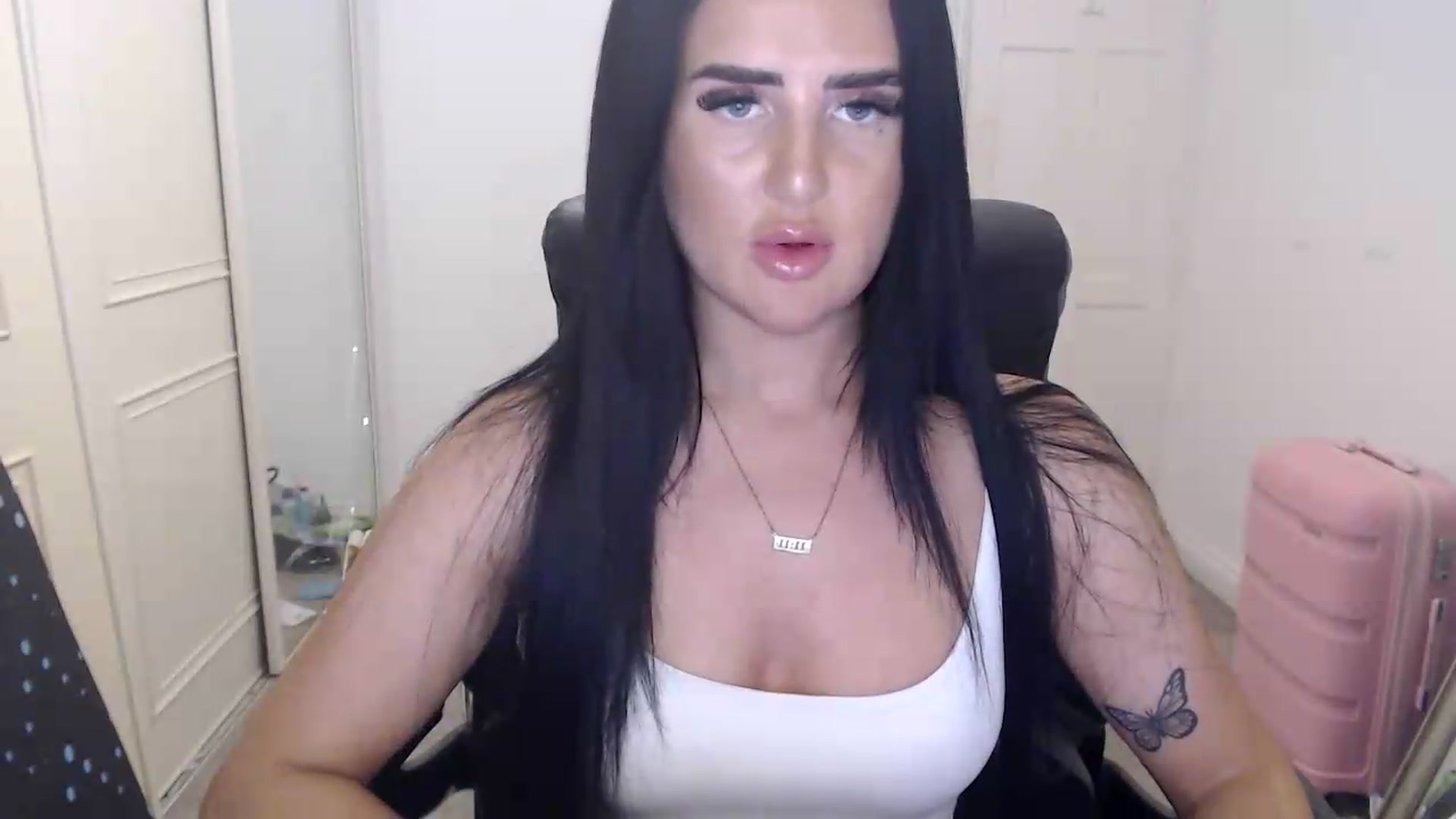 Gallery image thumbnail from Crystal_MFC's myfreecams stream on, 08/04/2026, 19:46 image 2 of 20