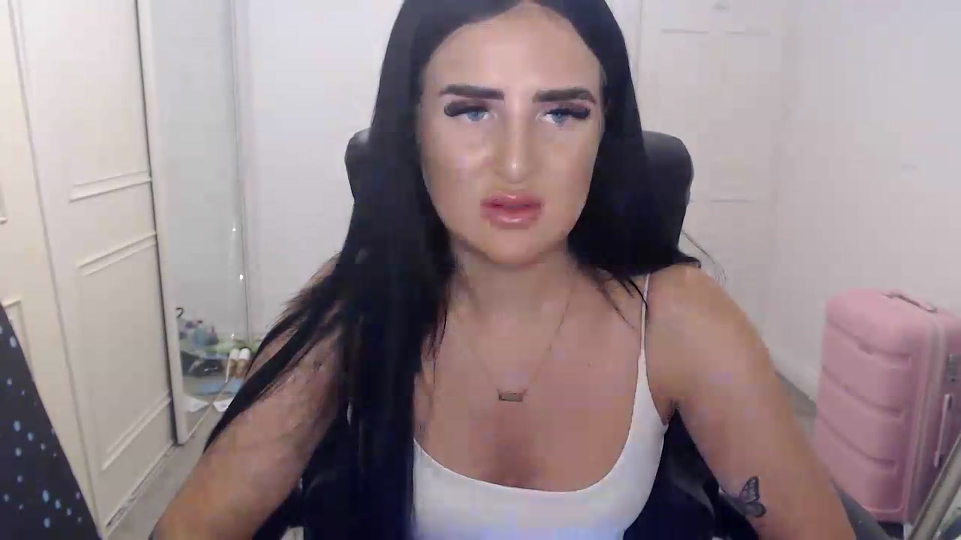 Gallery image thumbnail from Crystal_MFC's myfreecams stream on, 08/04/2026, 19:46 image 9 of 20