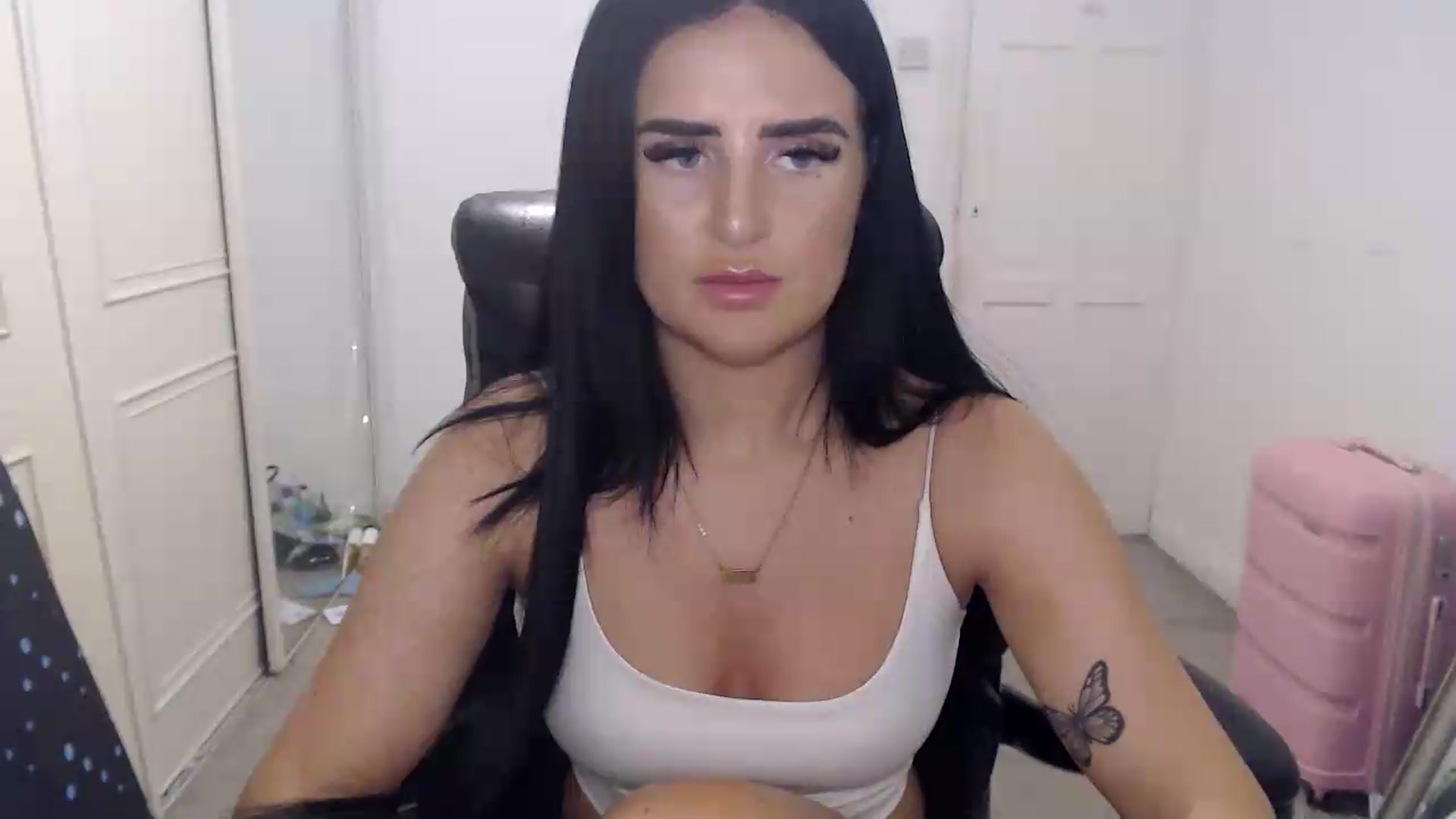 Gallery image thumbnail from Crystal_MFC's myfreecams stream on, 08/04/2026, 19:46 image 16 of 20