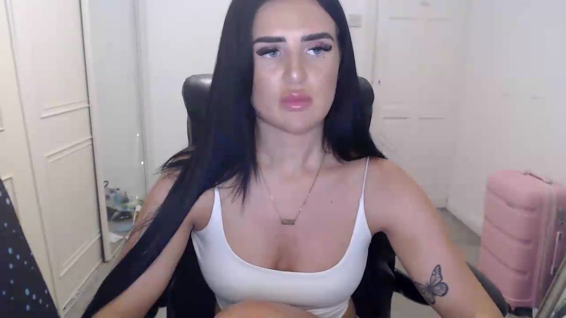 Gallery image thumbnail from Crystal_MFC's myfreecams stream on, 08/04/2026, 19:46 image 14 of 20
