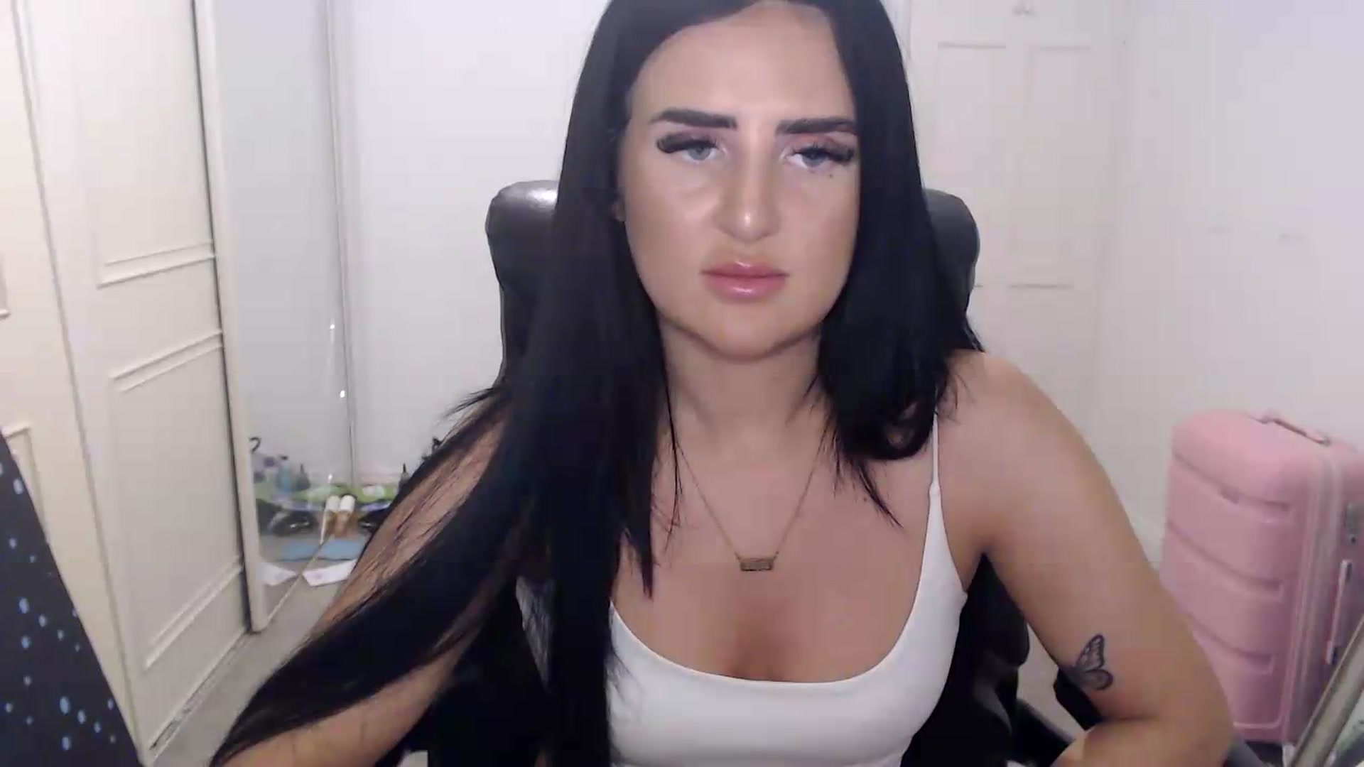 Gallery image thumbnail from Crystal_MFC's myfreecams stream on, 08/04/2026, 19:46 image 6 of 20