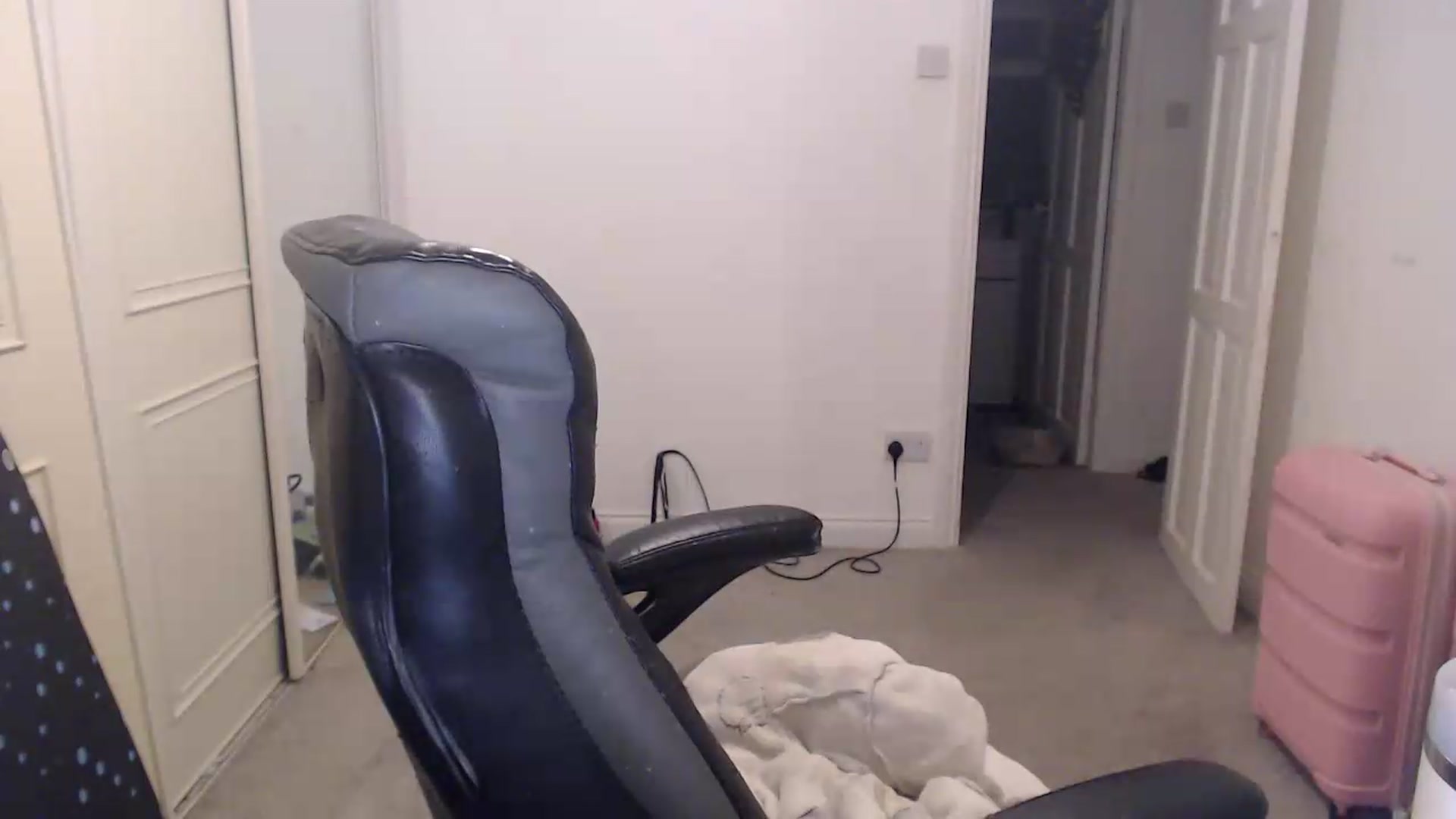 Gallery image thumbnail from Crystal_MFC's myfreecams stream on, 08/04/2026, 21:29 image 18 of 20
