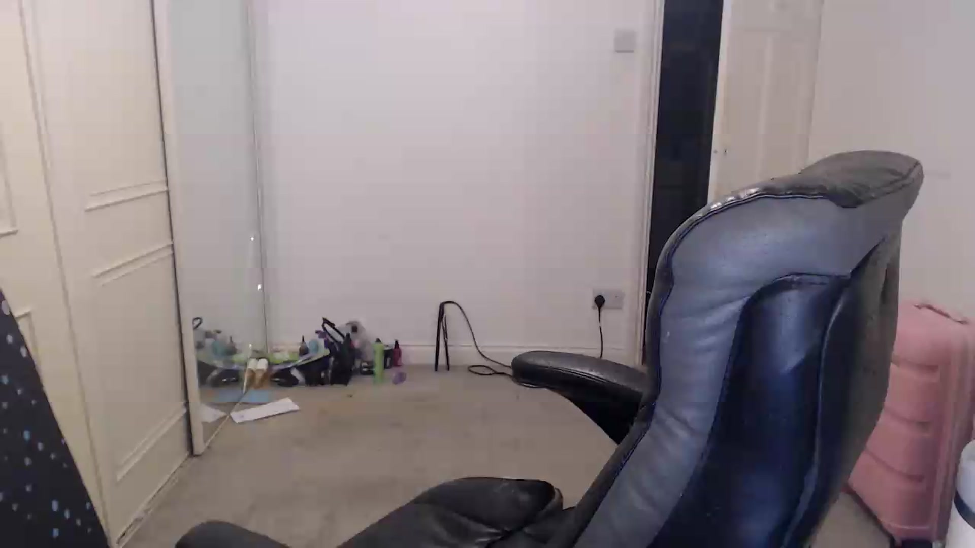 Gallery image thumbnail from Crystal_MFC's myfreecams stream on, 08/04/2026, 21:29 image 17 of 20