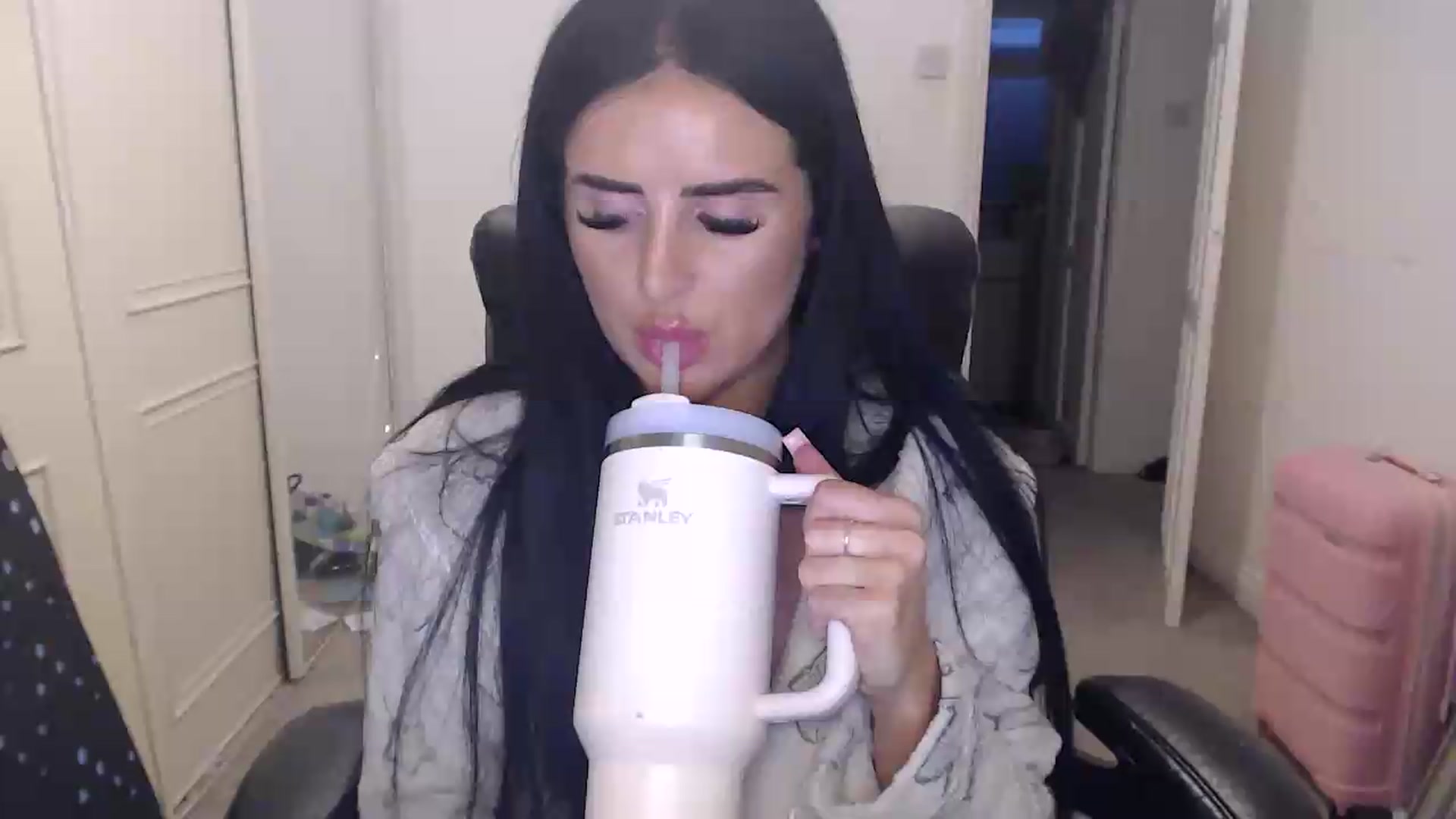 Gallery image thumbnail from Crystal_MFC's myfreecams stream on, 08/04/2026, 21:29 image 13 of 20