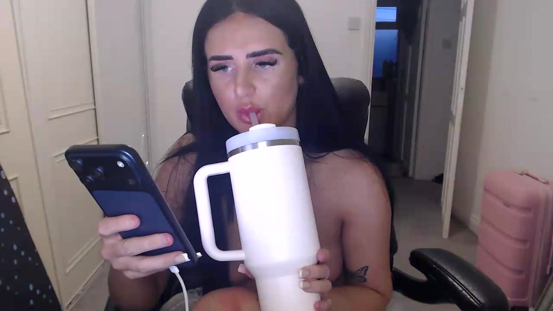 Gallery image thumbnail from Crystal_MFC's myfreecams stream on, 08/04/2026, 21:29 image 10 of 20