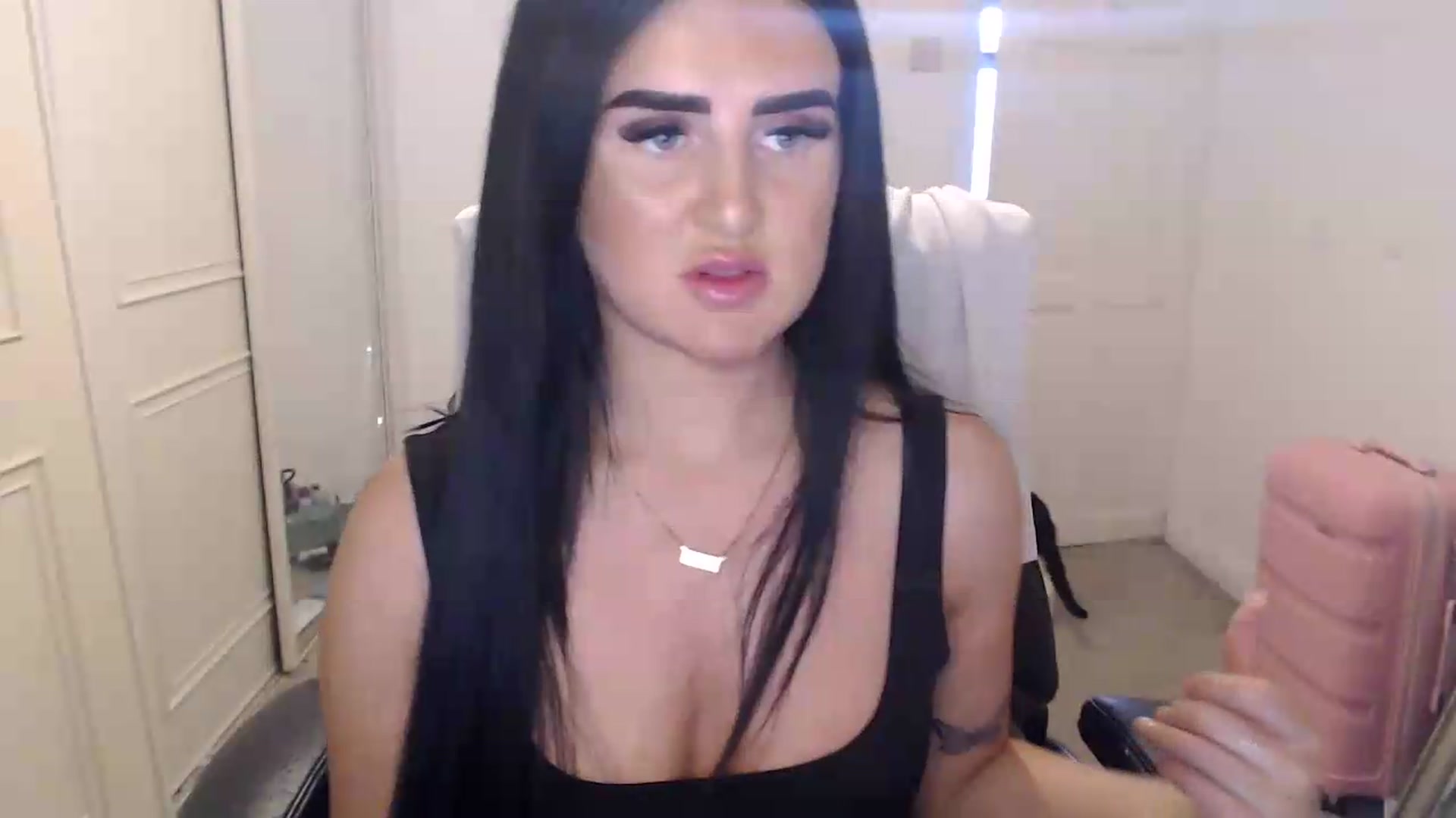 Gallery image thumbnail from Crystal_MFC's myfreecams stream on, 08/05/2026, 20:04 image 11 of 20