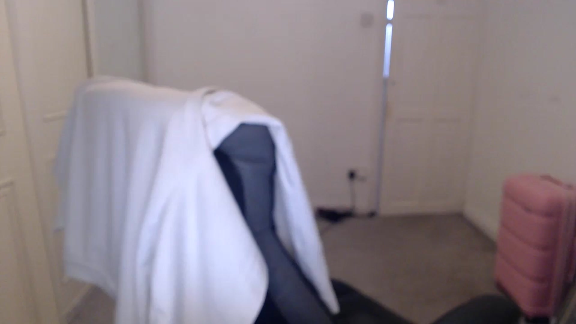 Gallery image thumbnail from Crystal_MFC's myfreecams stream on, 08/05/2026, 20:04 image 18 of 20