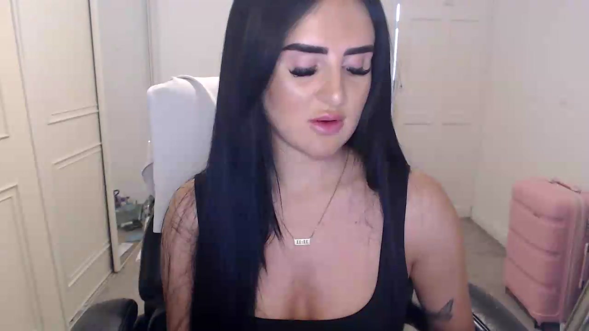 Gallery image thumbnail from Crystal_MFC's myfreecams stream on, 08/05/2026, 20:04 image 8 of 20