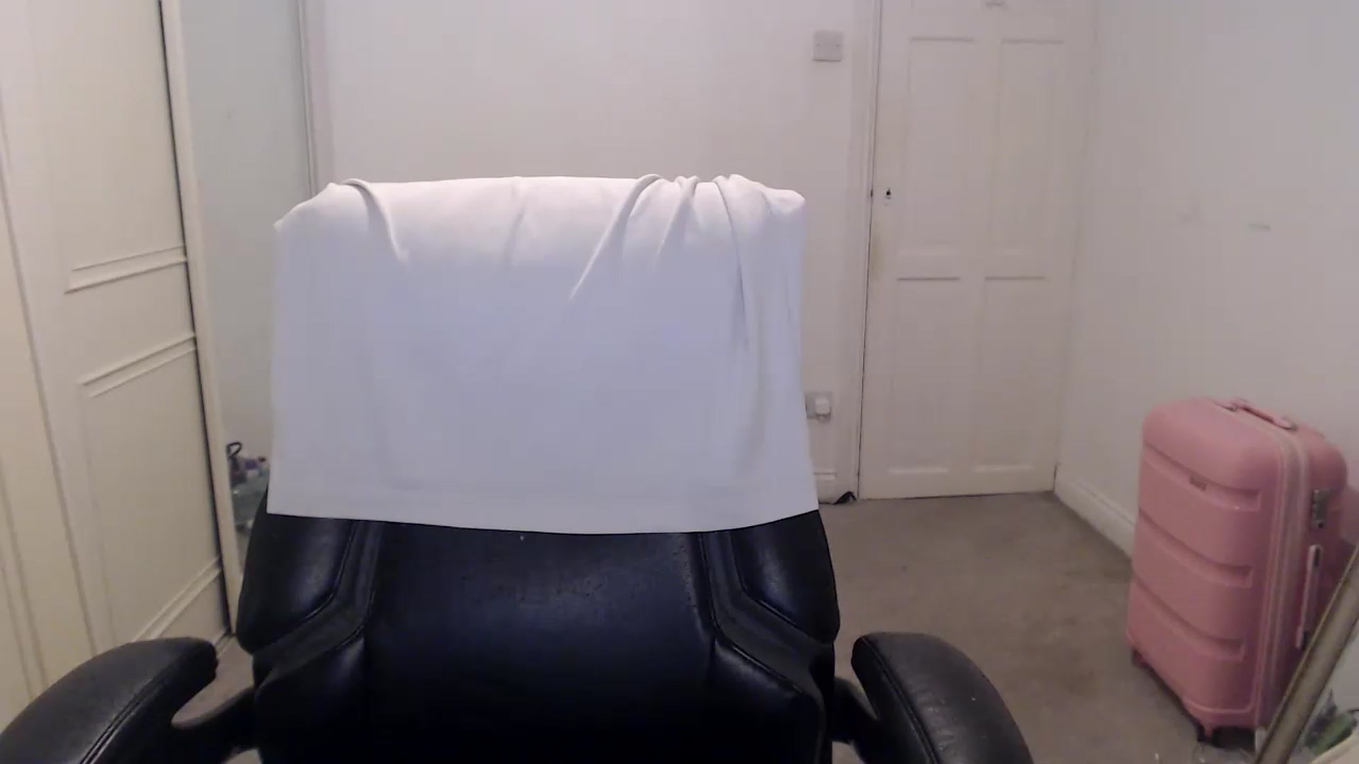 Gallery image thumbnail from Crystal_MFC's myfreecams stream on, 08/05/2026, 21:18 image 10 of 20
