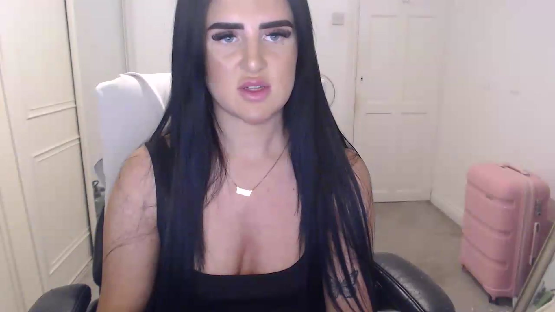 Gallery image thumbnail from Crystal_MFC's myfreecams stream on, 08/05/2026, 21:18 image 7 of 20