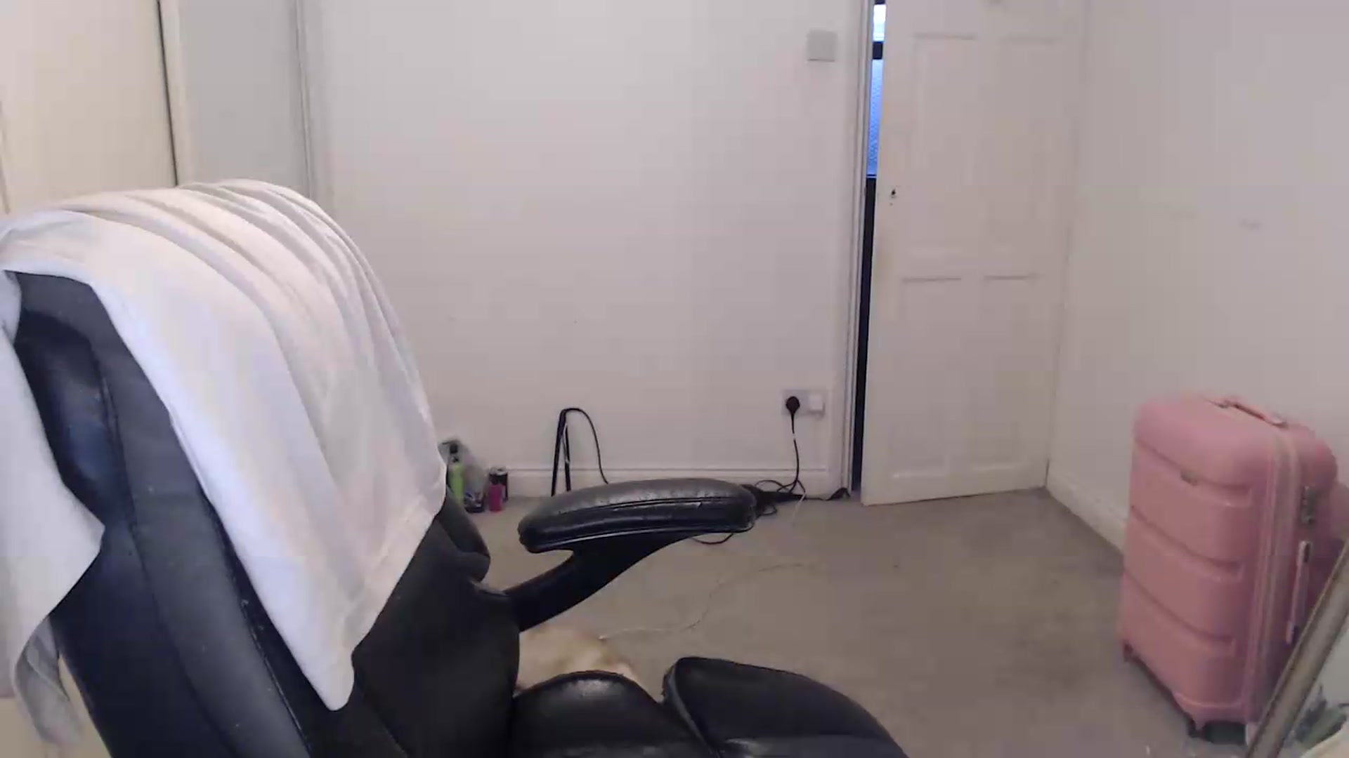 Gallery image thumbnail from Crystal_MFC's myfreecams stream on, 08/05/2026, 21:18 image 6 of 20