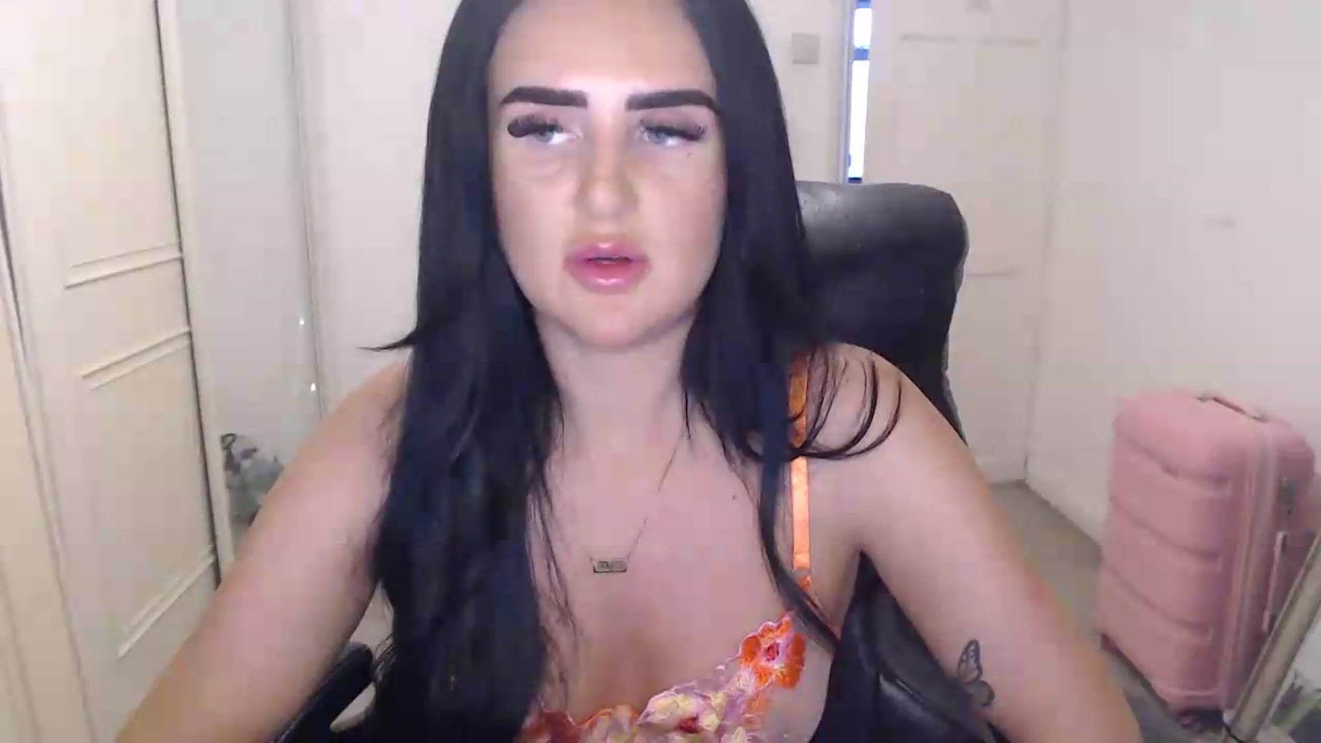 Gallery image thumbnail from Crystal_MFC's myfreecams stream on, 08/06/2026, 20:15 image 5 of 20