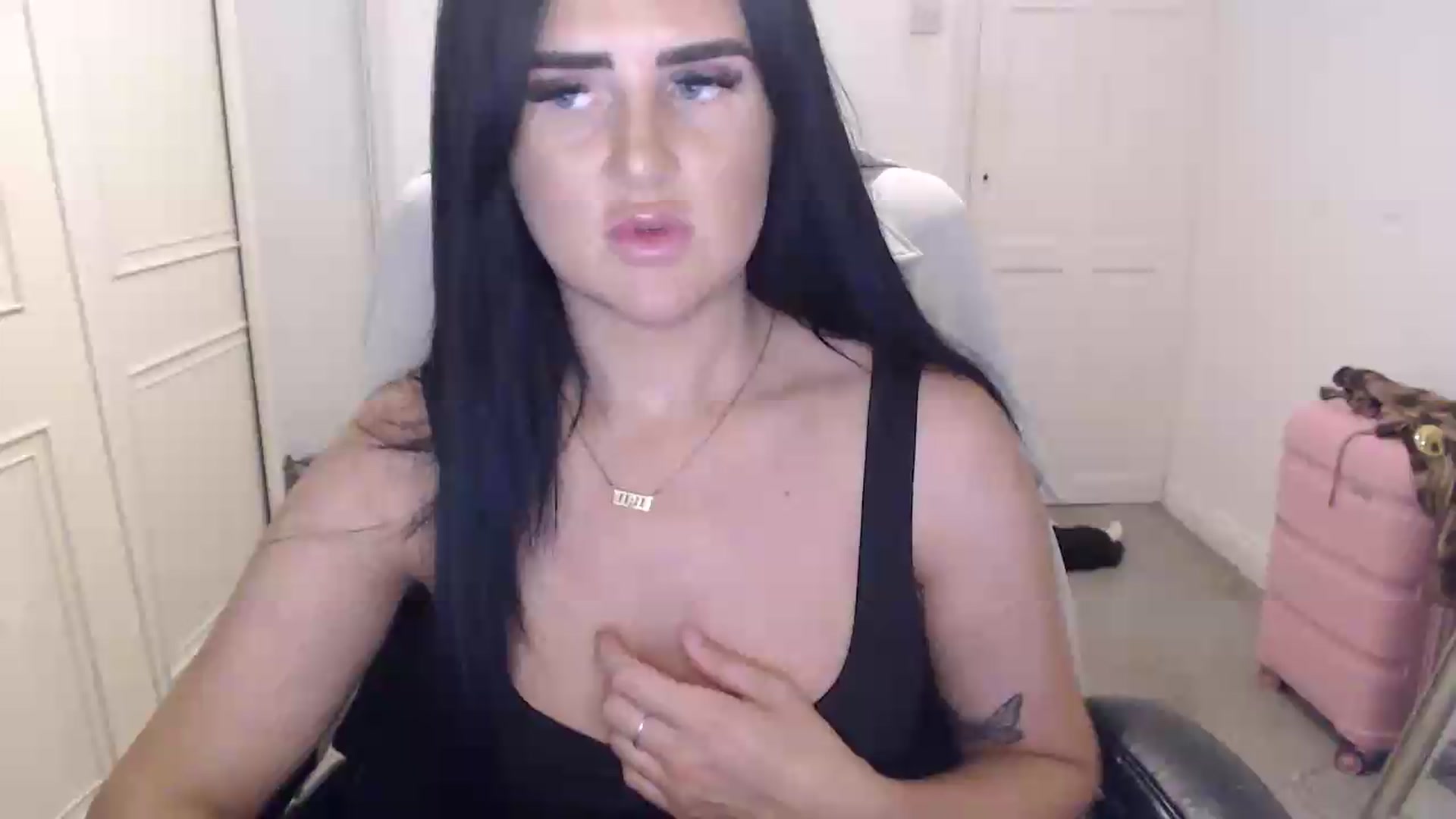 Gallery image thumbnail from Crystal_MFC's myfreecams stream on, 08/09/2026, 21:17 image 11 of 20