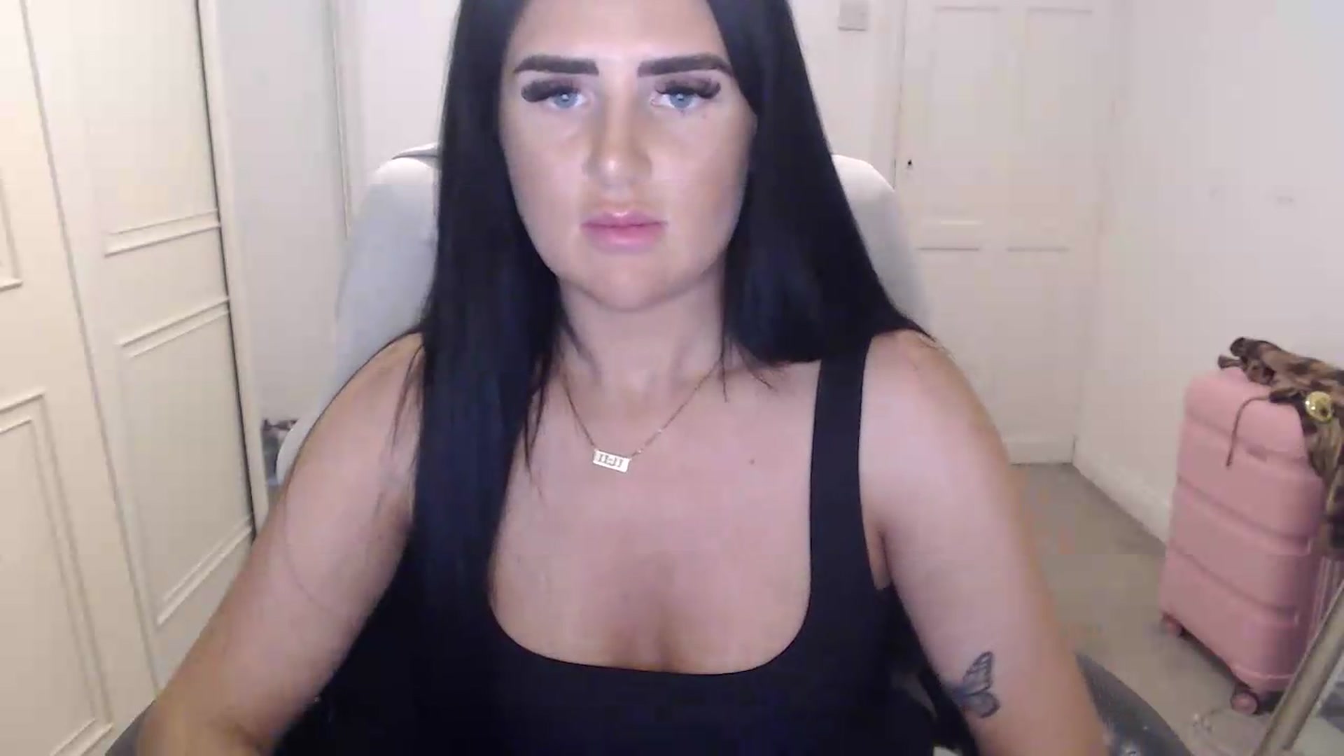 Gallery image thumbnail from Crystal_MFC's myfreecams stream on, 08/09/2026, 21:17 image 17 of 20