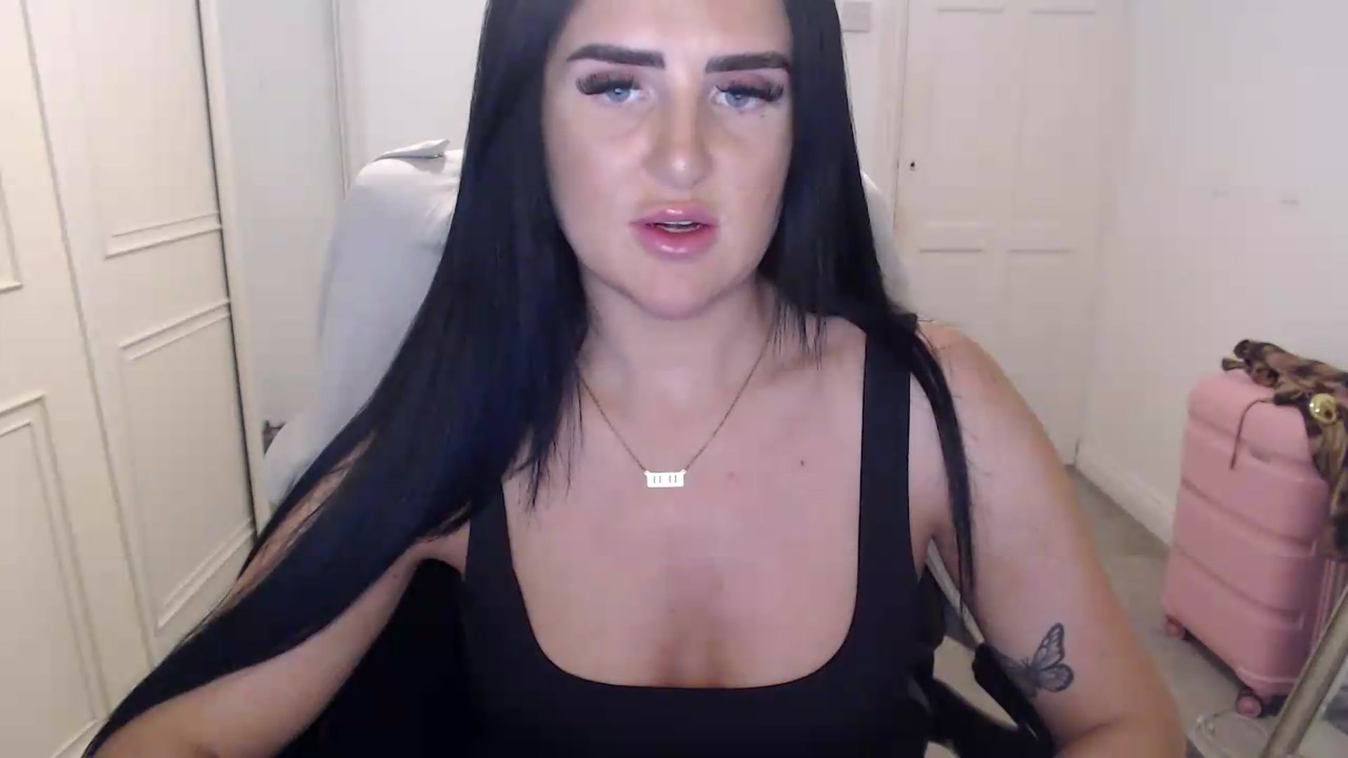 Gallery image thumbnail from Crystal_MFC's myfreecams stream on, 08/09/2026, 21:17 image 8 of 20