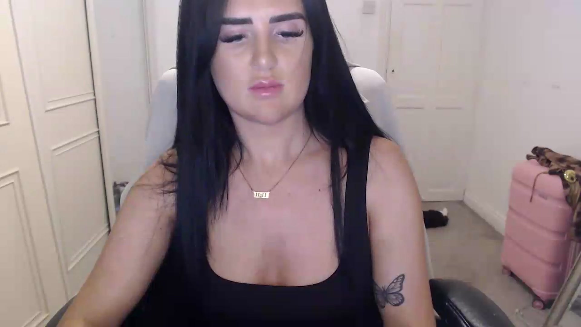 Gallery image thumbnail from Crystal_MFC's myfreecams stream on, 08/09/2026, 21:17 image 10 of 20