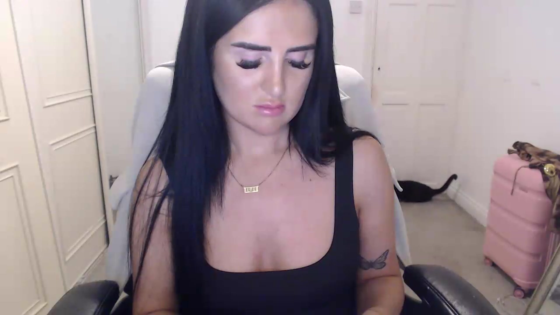 Gallery image thumbnail from Crystal_MFC's myfreecams stream on, 08/09/2026, 21:17 image 7 of 20