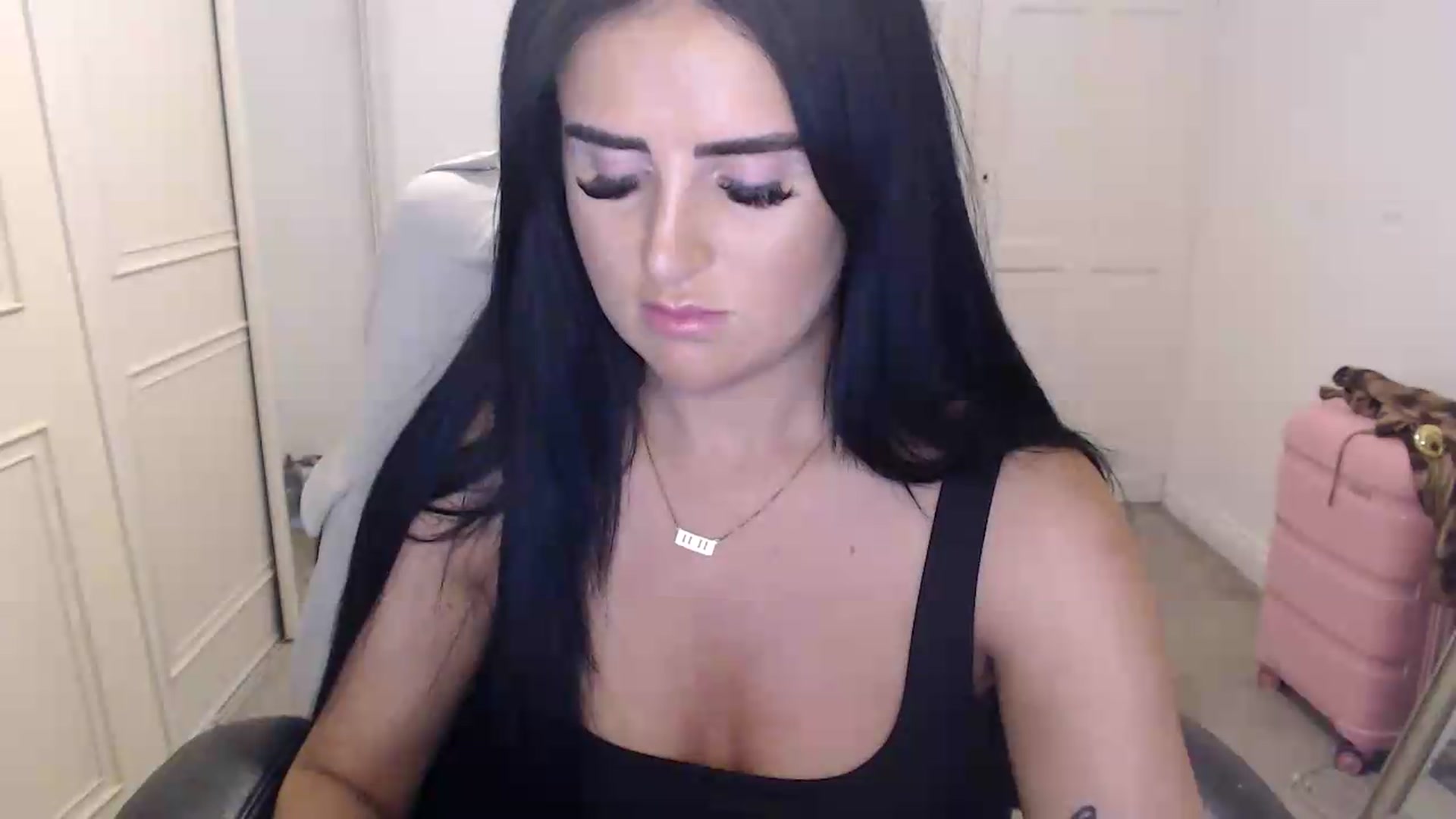 Gallery image thumbnail from Crystal_MFC's myfreecams stream on, 08/09/2026, 21:17 image 12 of 20