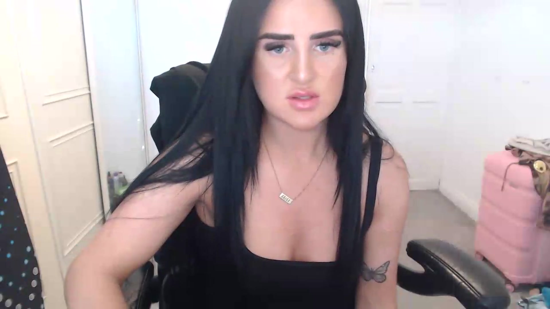 Gallery image thumbnail from Crystal_MFC's myfreecams stream on, 08/10/2026, 12:38 image 4 of 20
