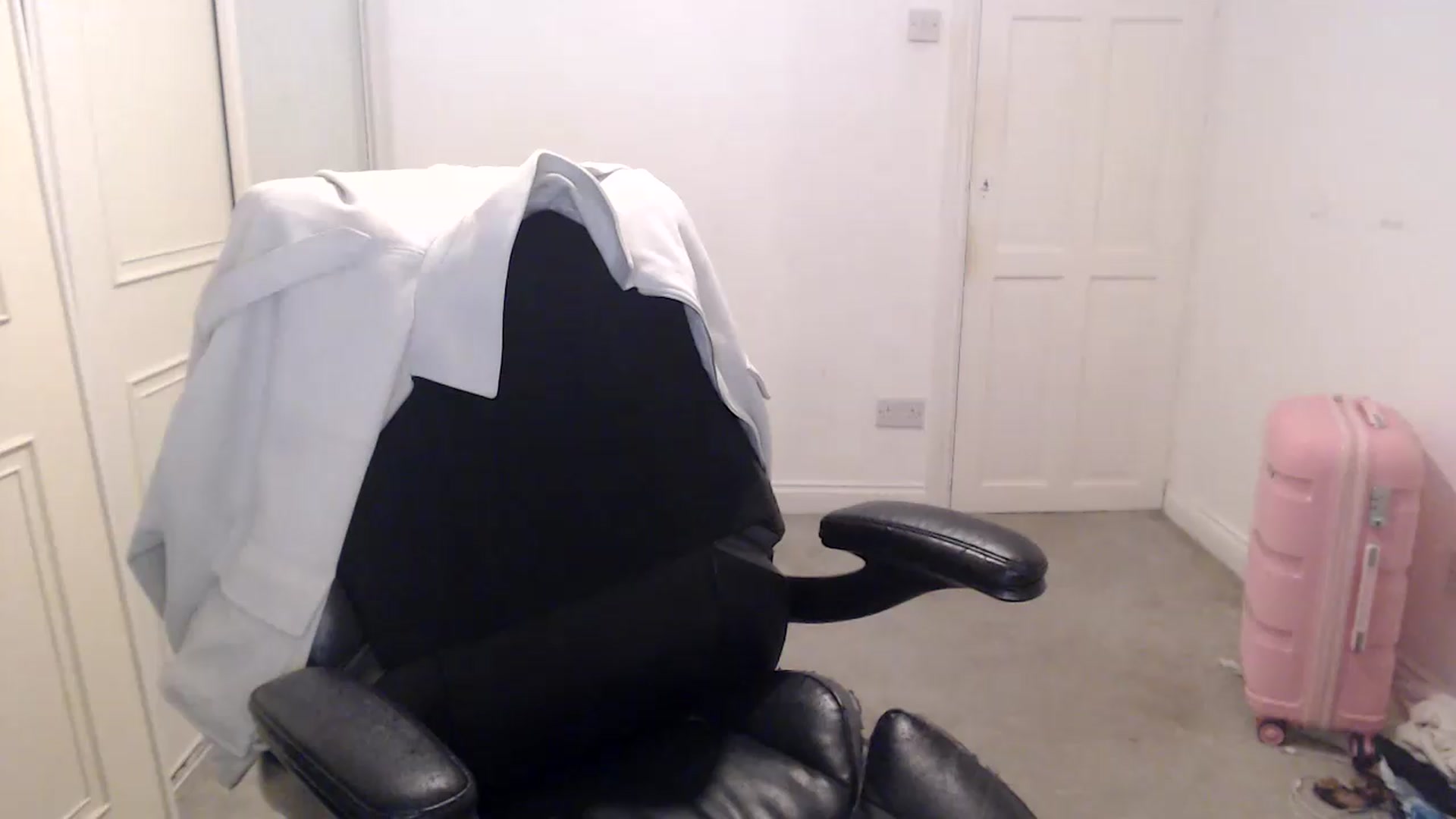 Gallery image thumbnail from Crystal_MFC's myfreecams stream on, 08/10/2026, 21:59 image 14 of 20