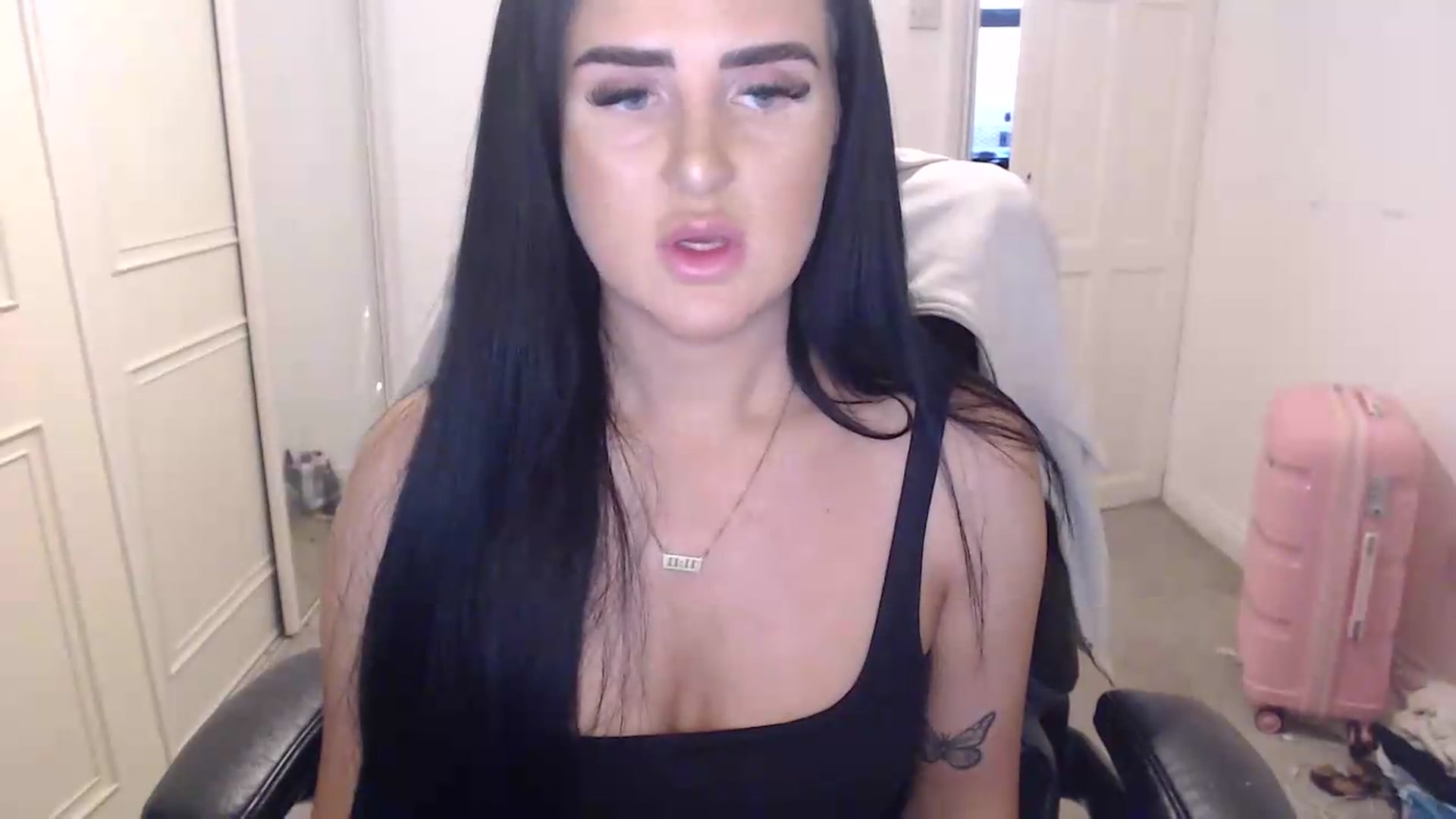 Gallery image thumbnail from Crystal_MFC's myfreecams stream on, 08/10/2026, 21:59 image 4 of 20