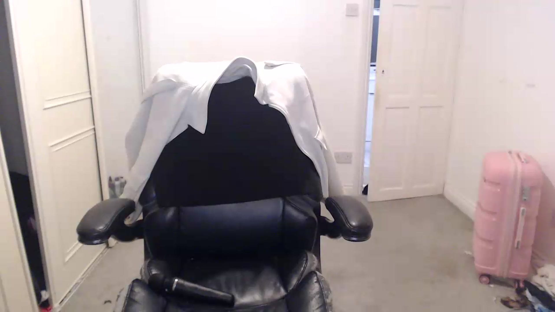 Gallery image thumbnail from Crystal_MFC's myfreecams stream on, 08/10/2026, 21:59 image 12 of 20