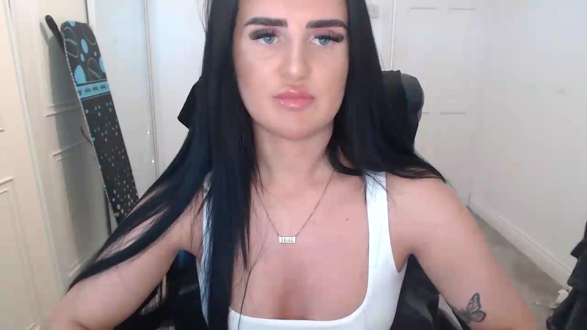 Gallery image thumbnail from Crystal_MFC's myfreecams stream on, 08/11/2026, 13:23 image 3 of 20
