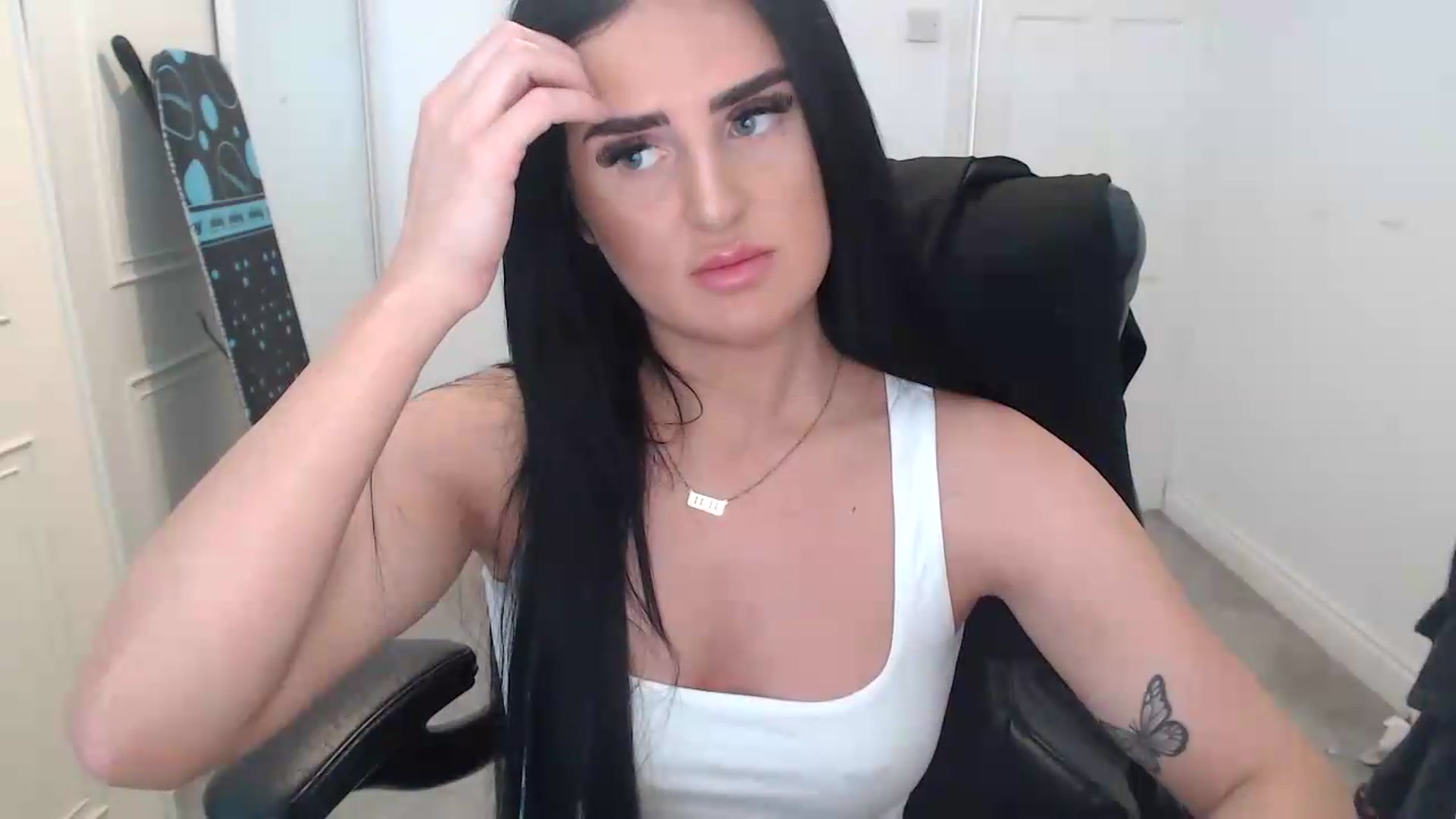 Gallery image thumbnail from Crystal_MFC's myfreecams stream on, 08/11/2026, 13:23 image 15 of 20