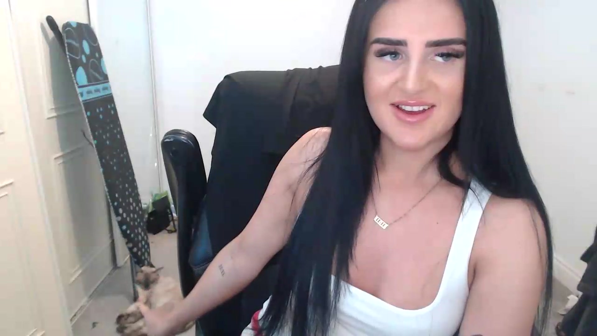 Gallery image thumbnail from Crystal_MFC's myfreecams stream on, 08/11/2026, 13:23 image 2 of 20