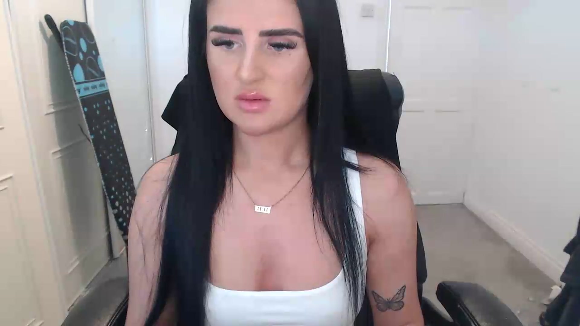 Gallery image thumbnail from Crystal_MFC's myfreecams stream on, 08/11/2026, 13:23 image 10 of 20